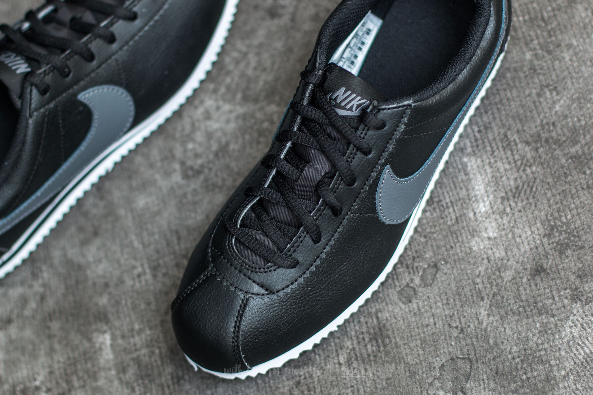 Nike classic cortez leather black dark grey white top