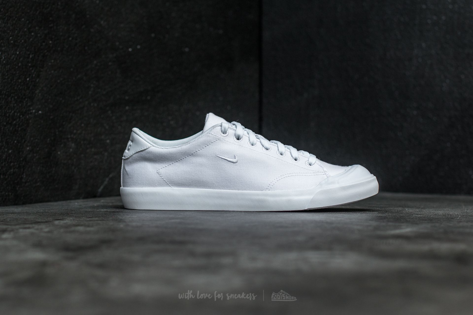 Nike all court 2 low clearance