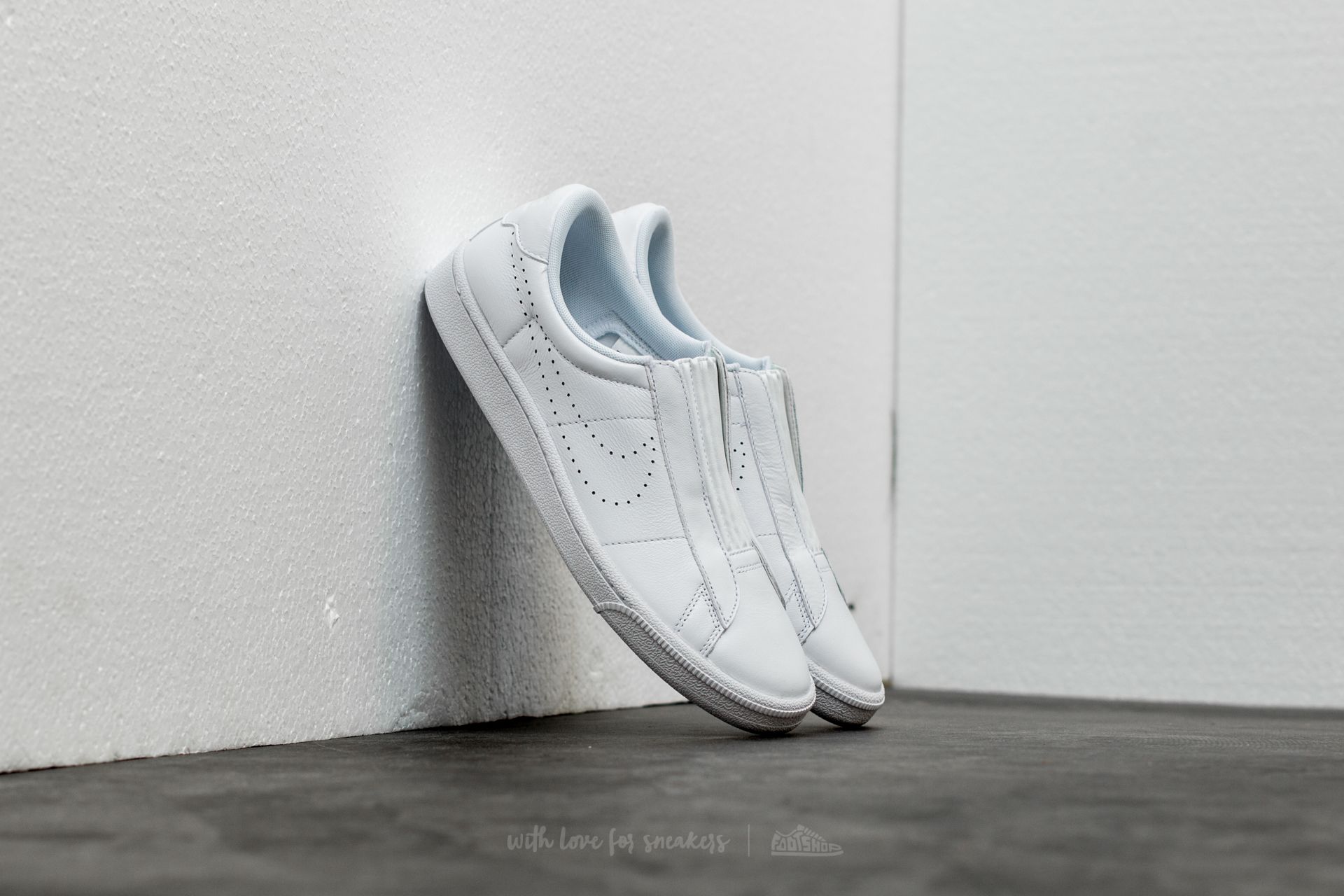 Damen Sneaker und Schuhe Nike Wmns Tennis Classic Ease White/ White-Black