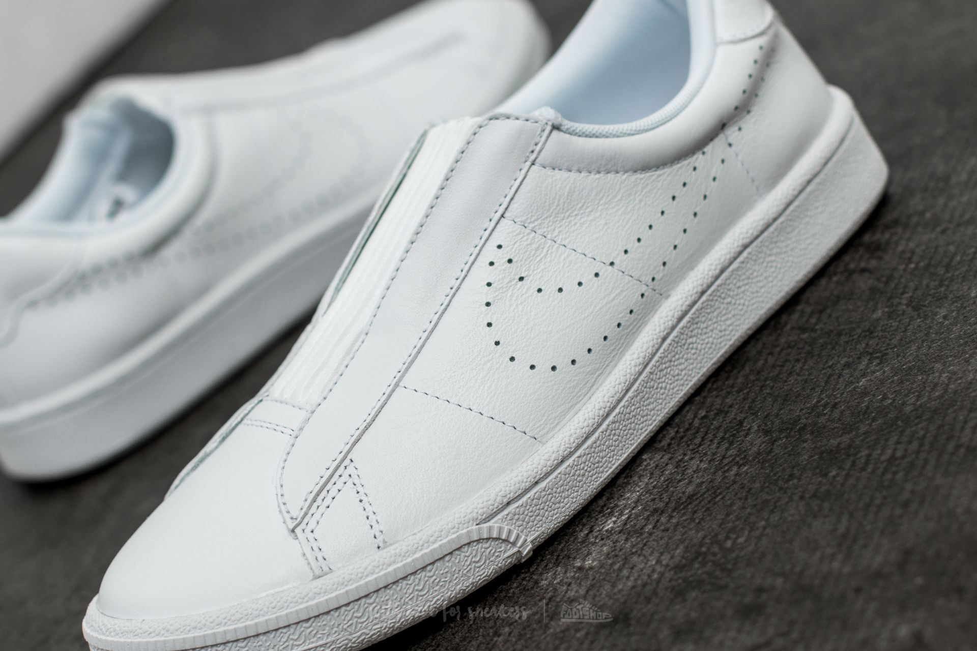 Women s shoes Nike Wmns Tennis Classic Ease White White Black Footshop