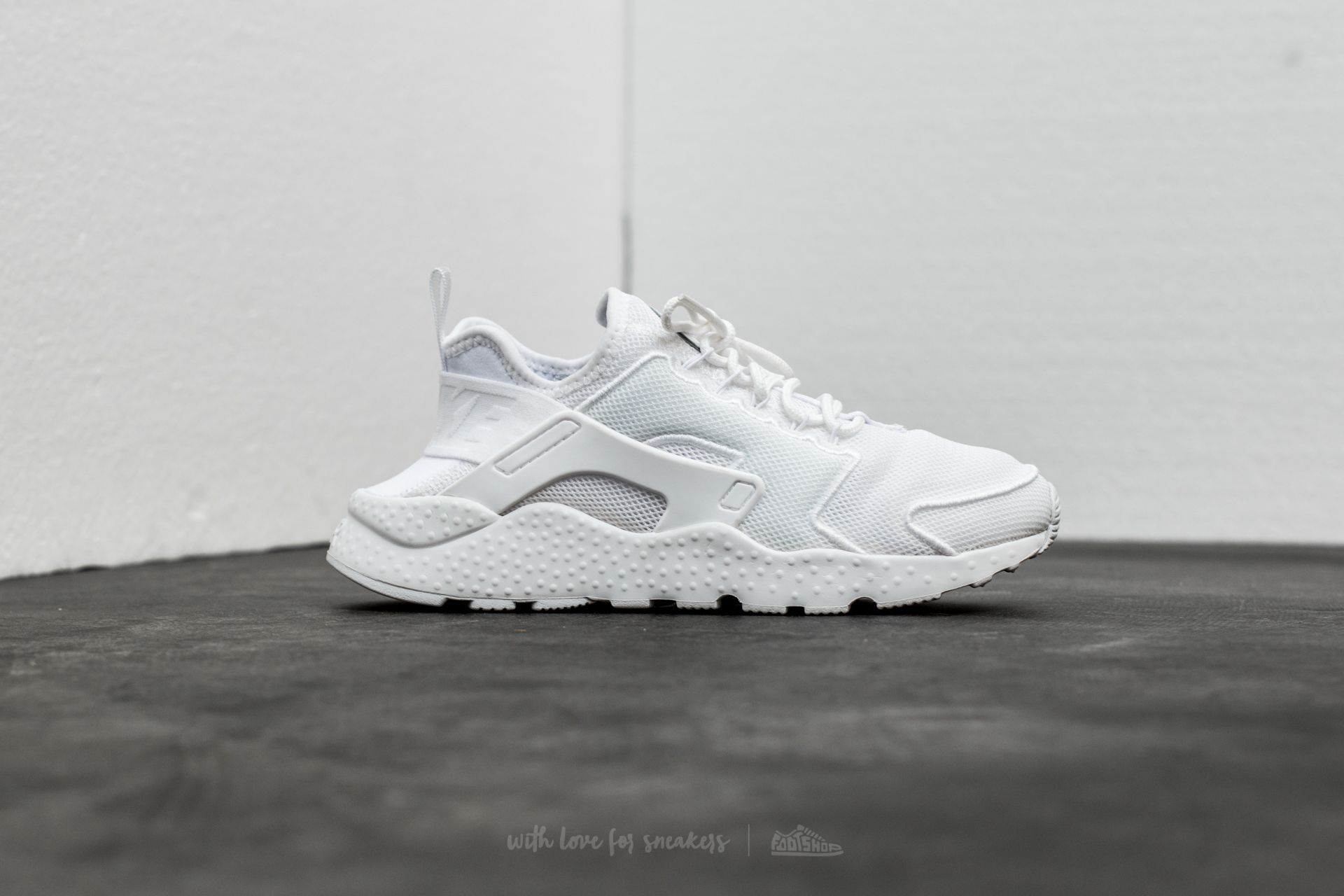 Air huarache run ultra triple white discount