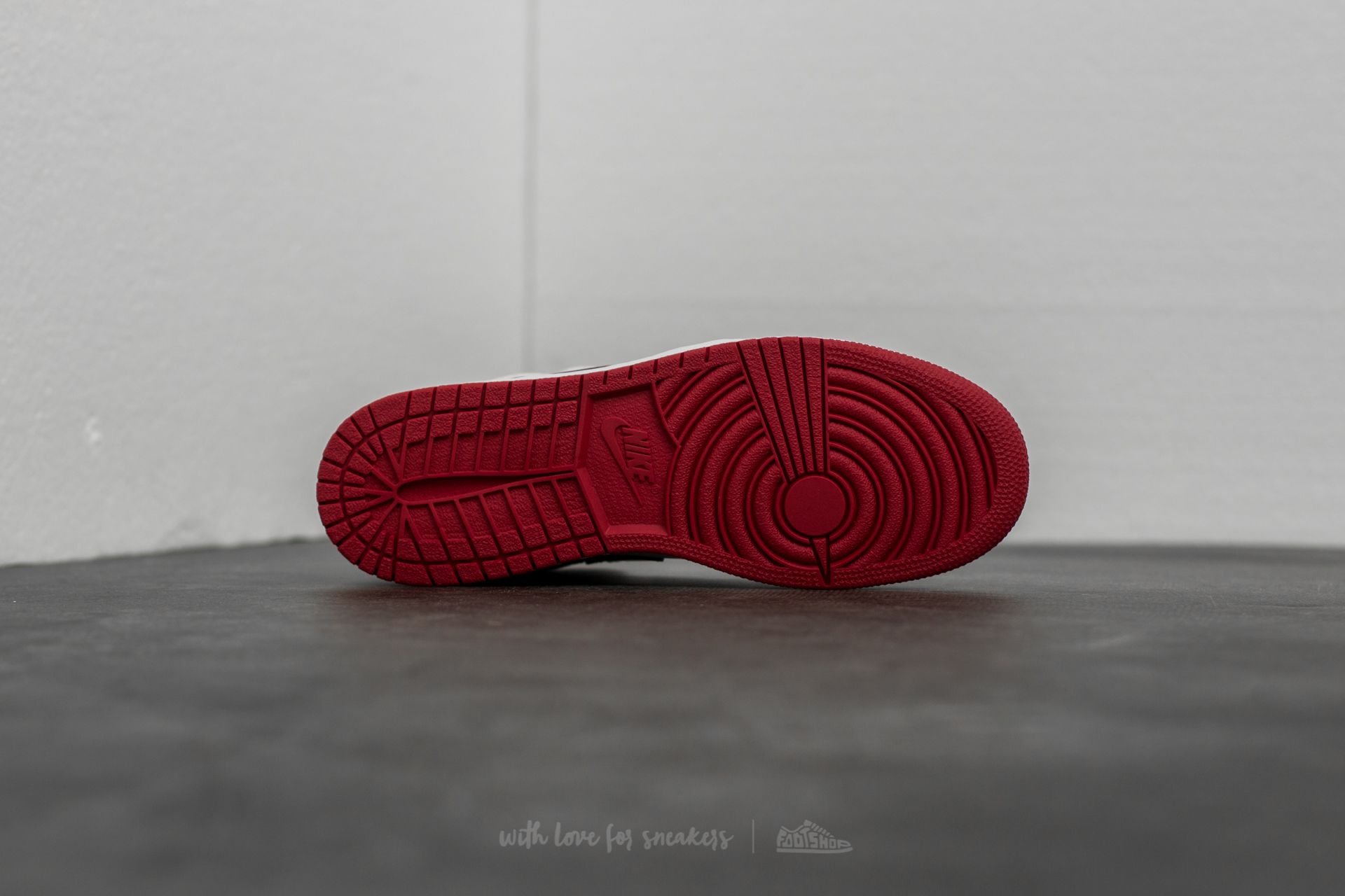 Naisten kengät Air Jordan 1 Retro High OG BG 'Metallic Red' White/ Varsity Red