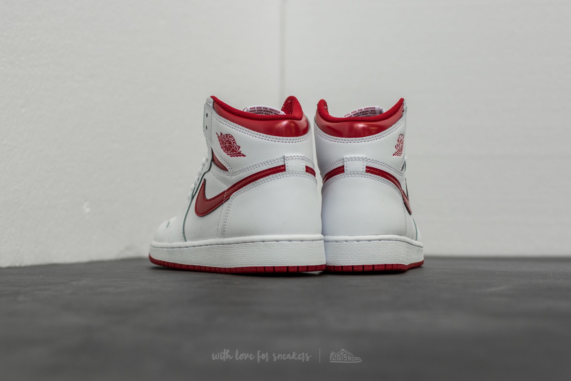 Naisten kengät Air Jordan 1 Retro High OG BG 'Metallic Red' White/ Varsity Red