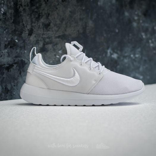 Roshe two white 2025