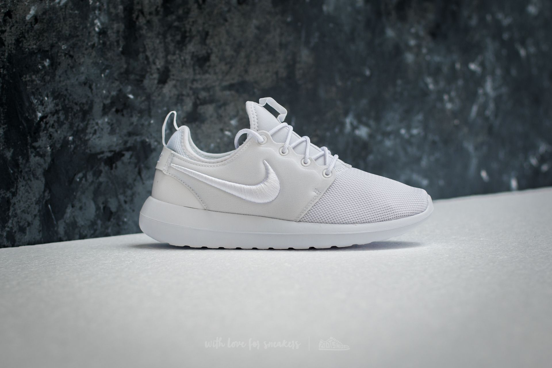 Nike roshe hot sale two white