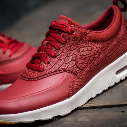 Nike air womens thea red and yellow top
