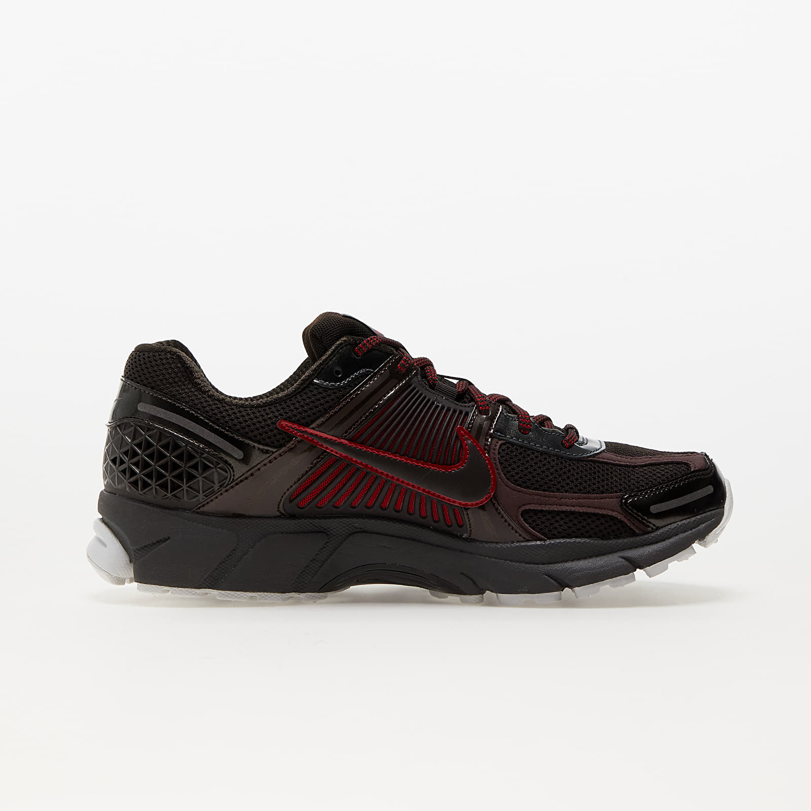 Nike zoom vomero red hot sale