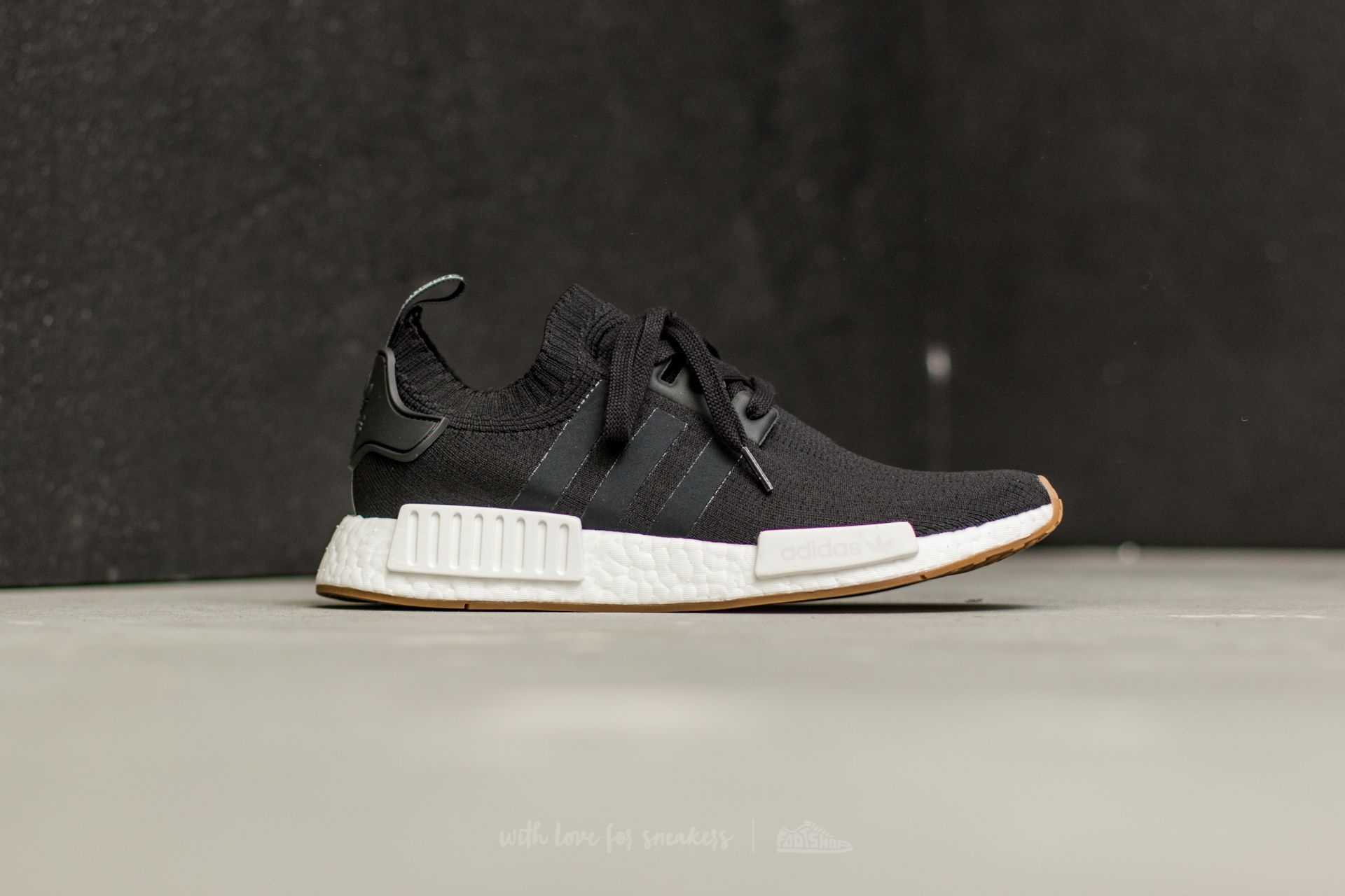 Férfi cipők adidas NMD_R1 Primeknit Black/ White/ Brown