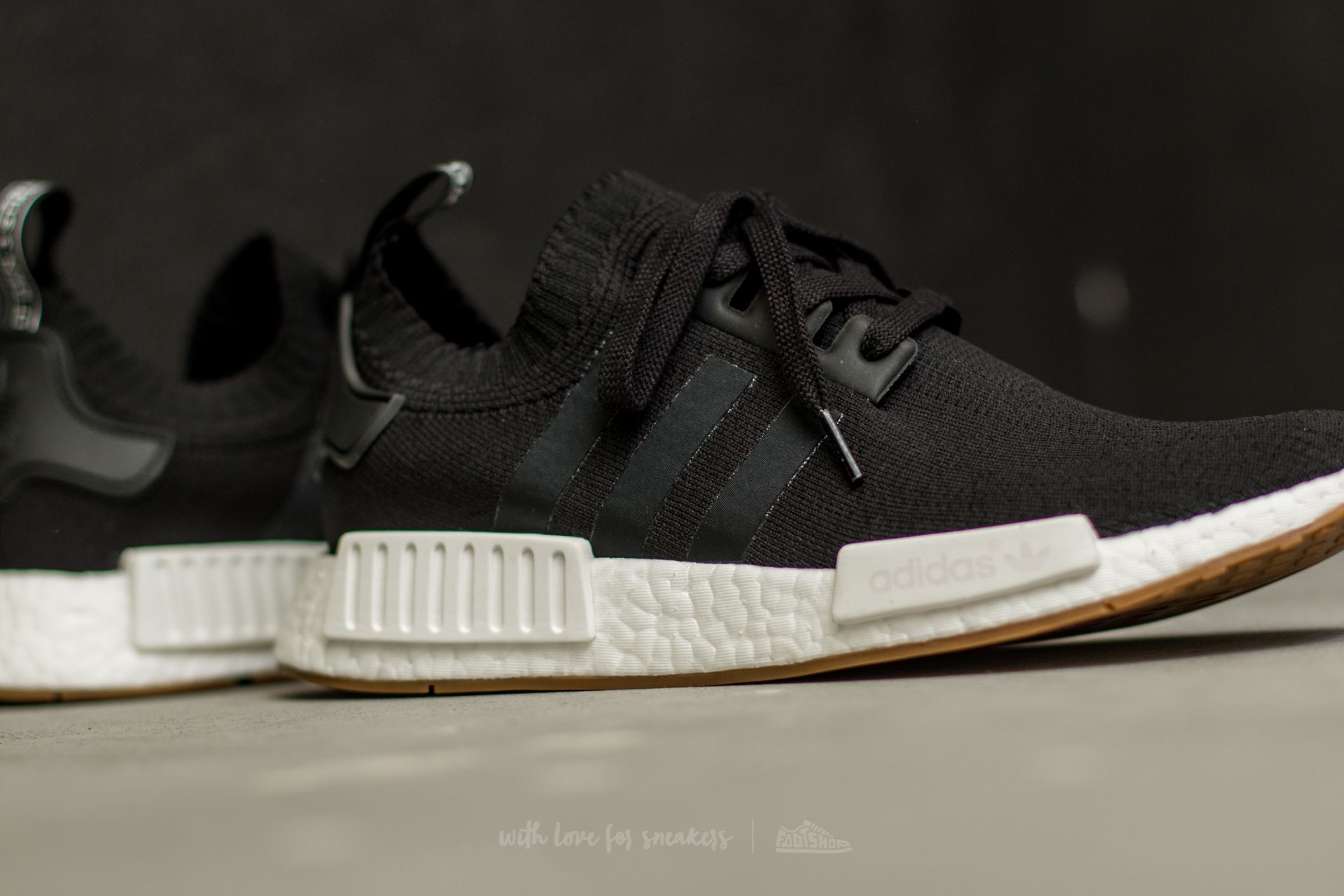 Férfi cipők adidas NMD_R1 Primeknit Black/ White/ Brown