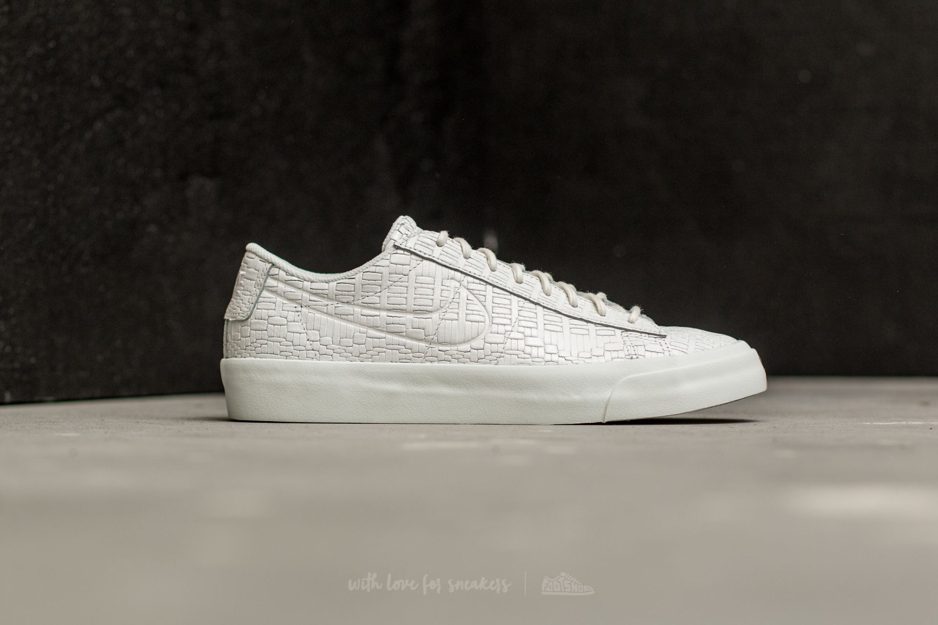 Nike blazer low top studio