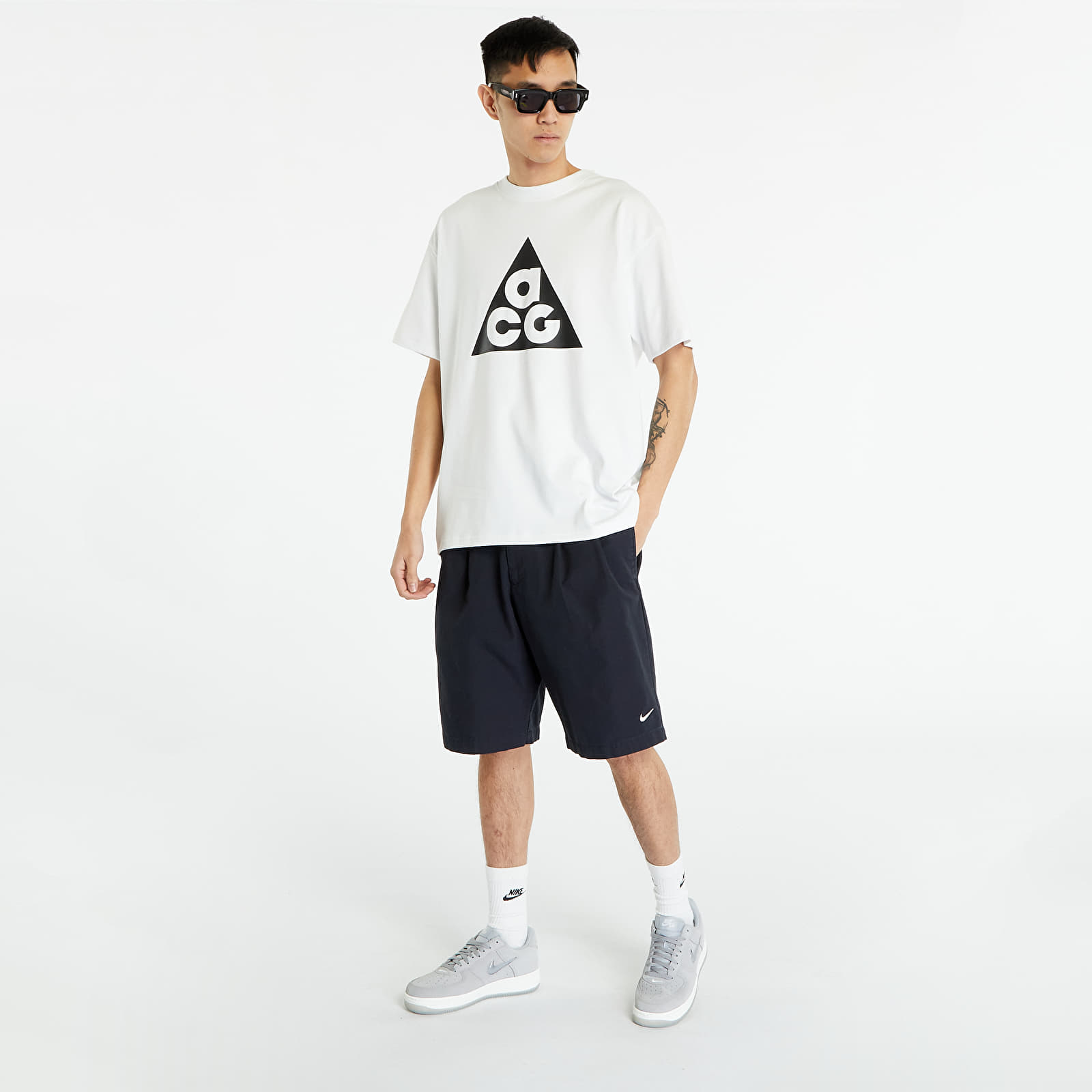 Shorts Nike Life Men s Pleated Chino Shorts Black White Footshop