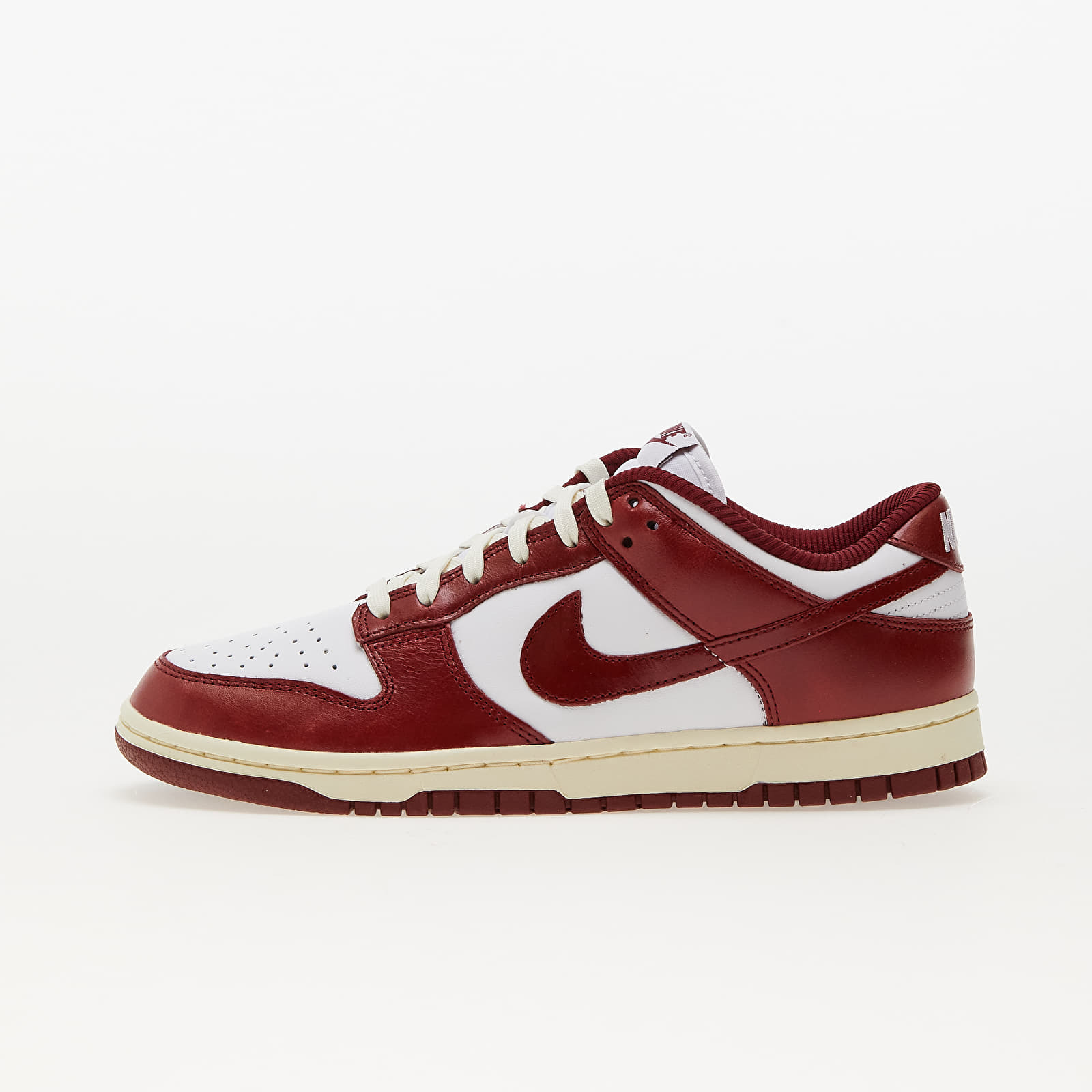 Tenisky Nike W Dunk Low Premium White/ Team Red-Coconut Milk EUR 38.5