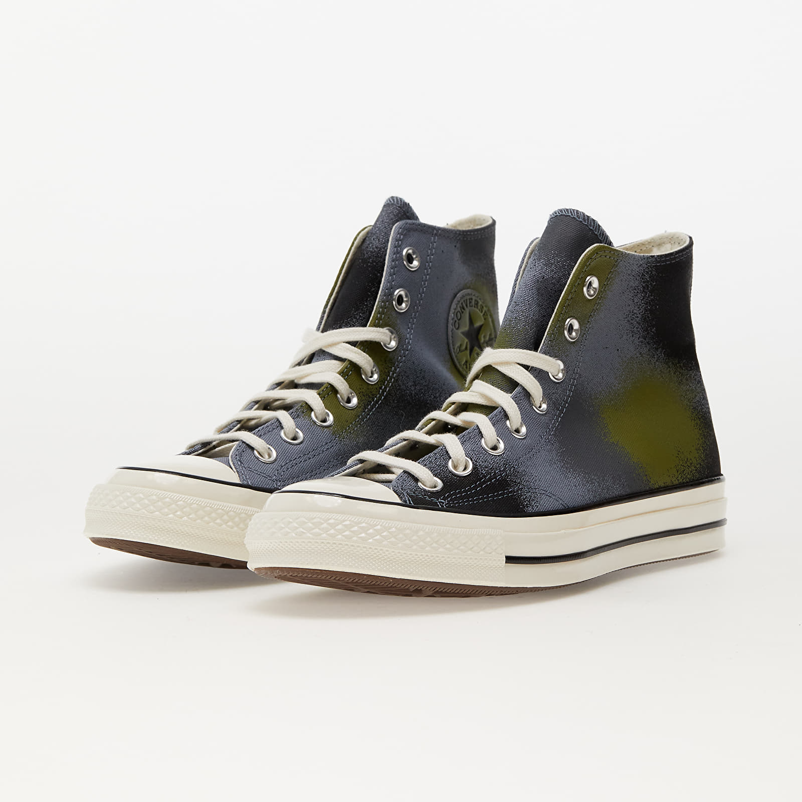 Spray paint converse online