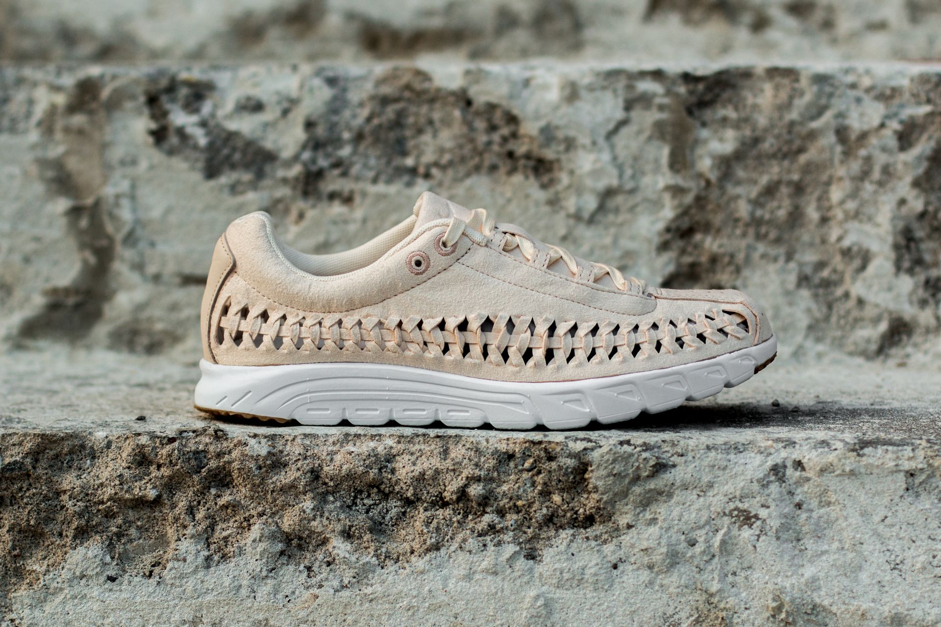 Nike mayfly beige store