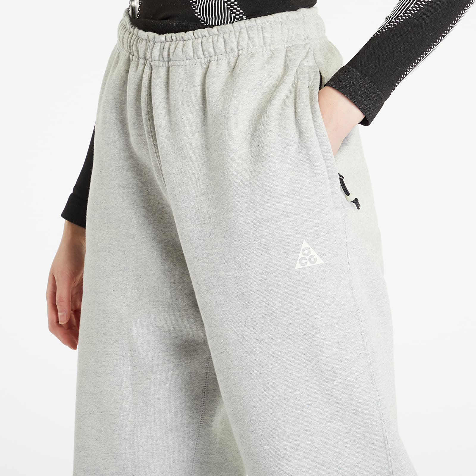 Pantaloni della tuta  Nike ACG Therma-FIT Airora UNISEX Fleece Pants Grey Heather/ Black/ Light Smoke Grey