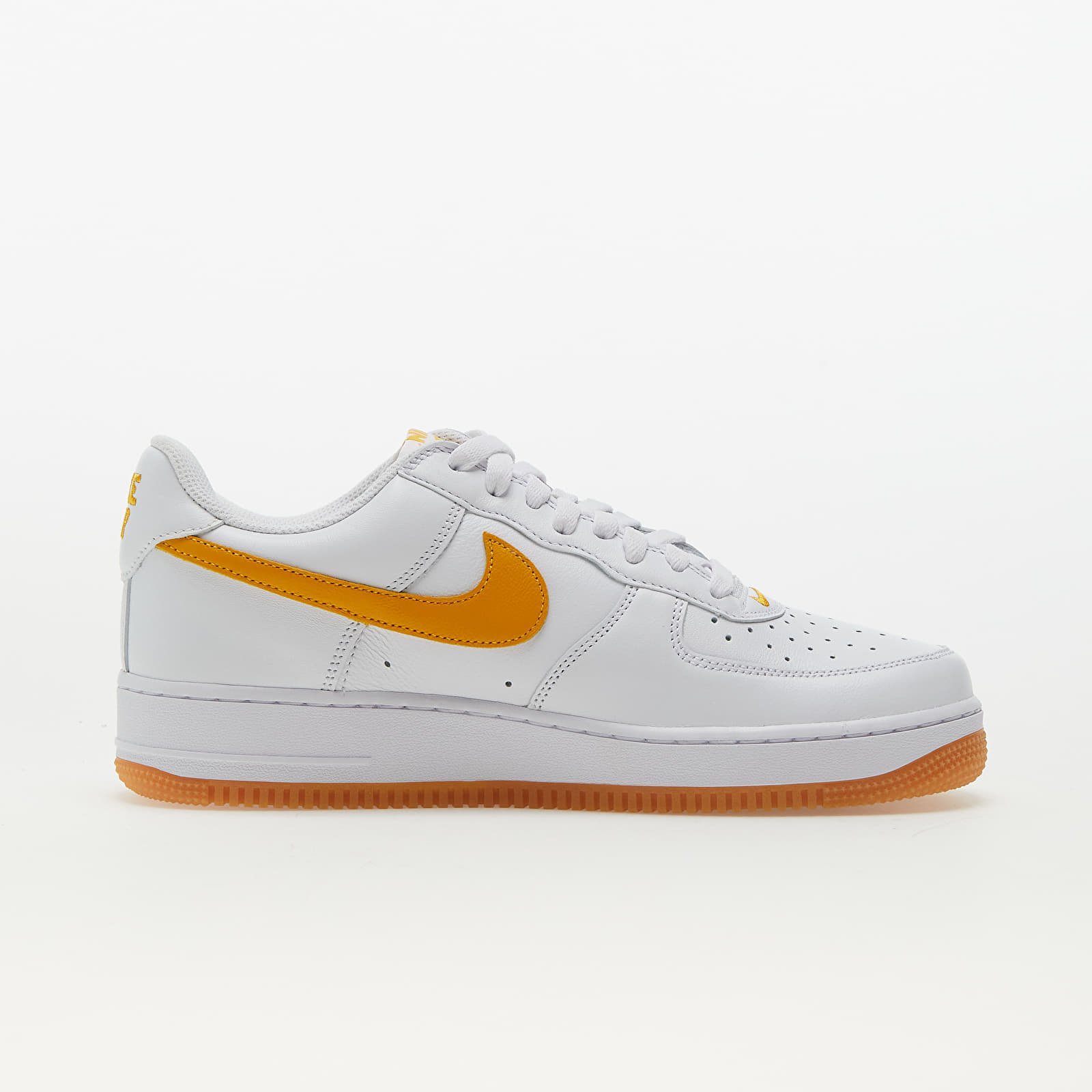 Чоловіче взуття Nike Air Force 1 Low Retro QS White/ University Gold