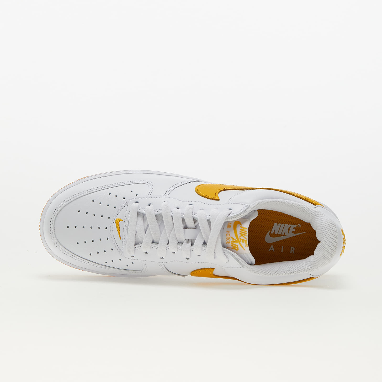 Чоловіче взуття Nike Air Force 1 Low Retro QS White/ University Gold