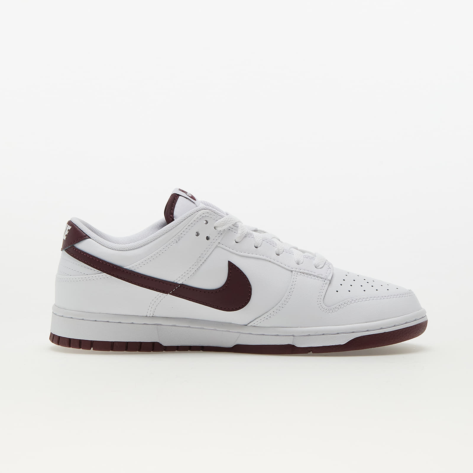 Încălțăminte și sneakerși pentru bărbați Nike Dunk Low Retro White/ Night Maroon-White