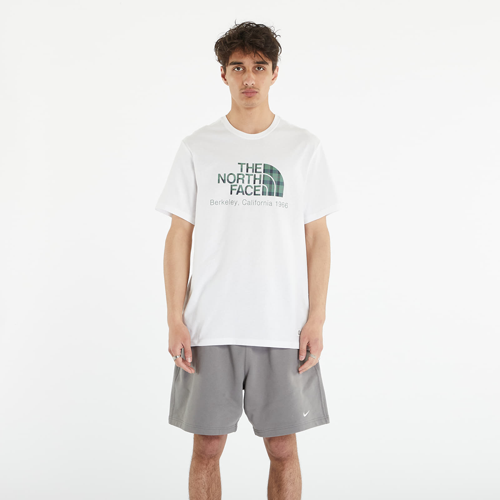 Majice T-shirt The North Face Berkeley California Short Sleeve Tee TNF White/ Deep Grass Green Hero