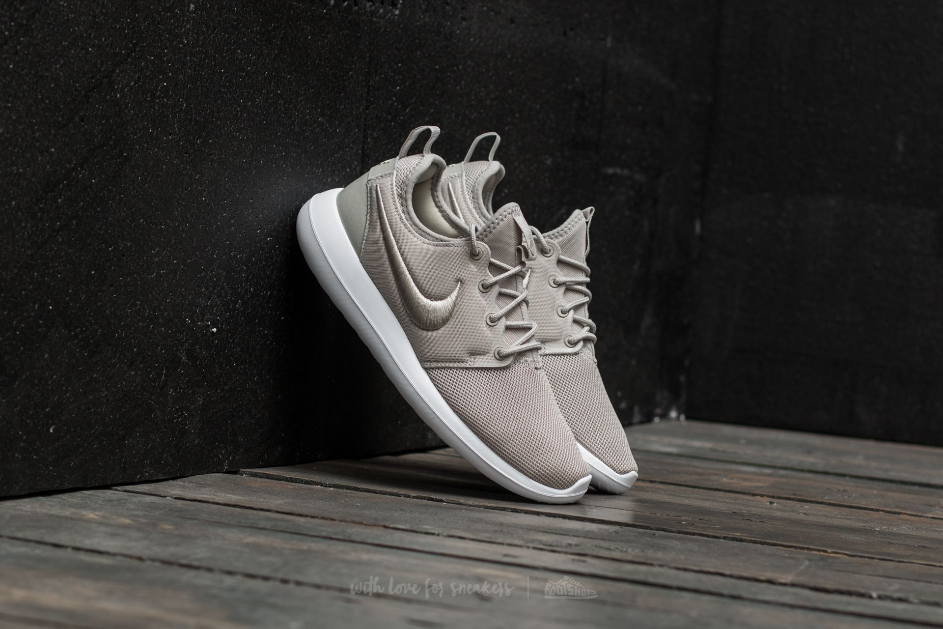 Dámské boty Nike W Roshe Two BR Pale Grey/ Pale Grey-White
