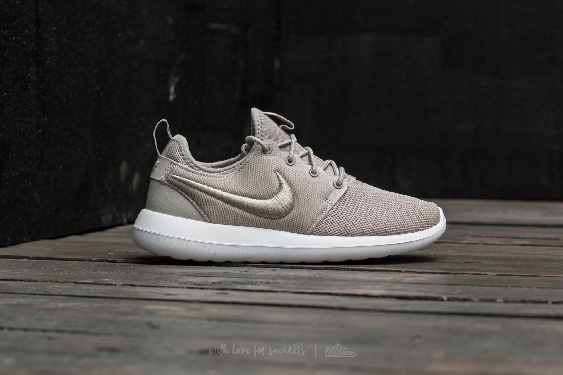 Обувки Nike W Roshe Two BR Pale Grey/ Pale Grey-White
