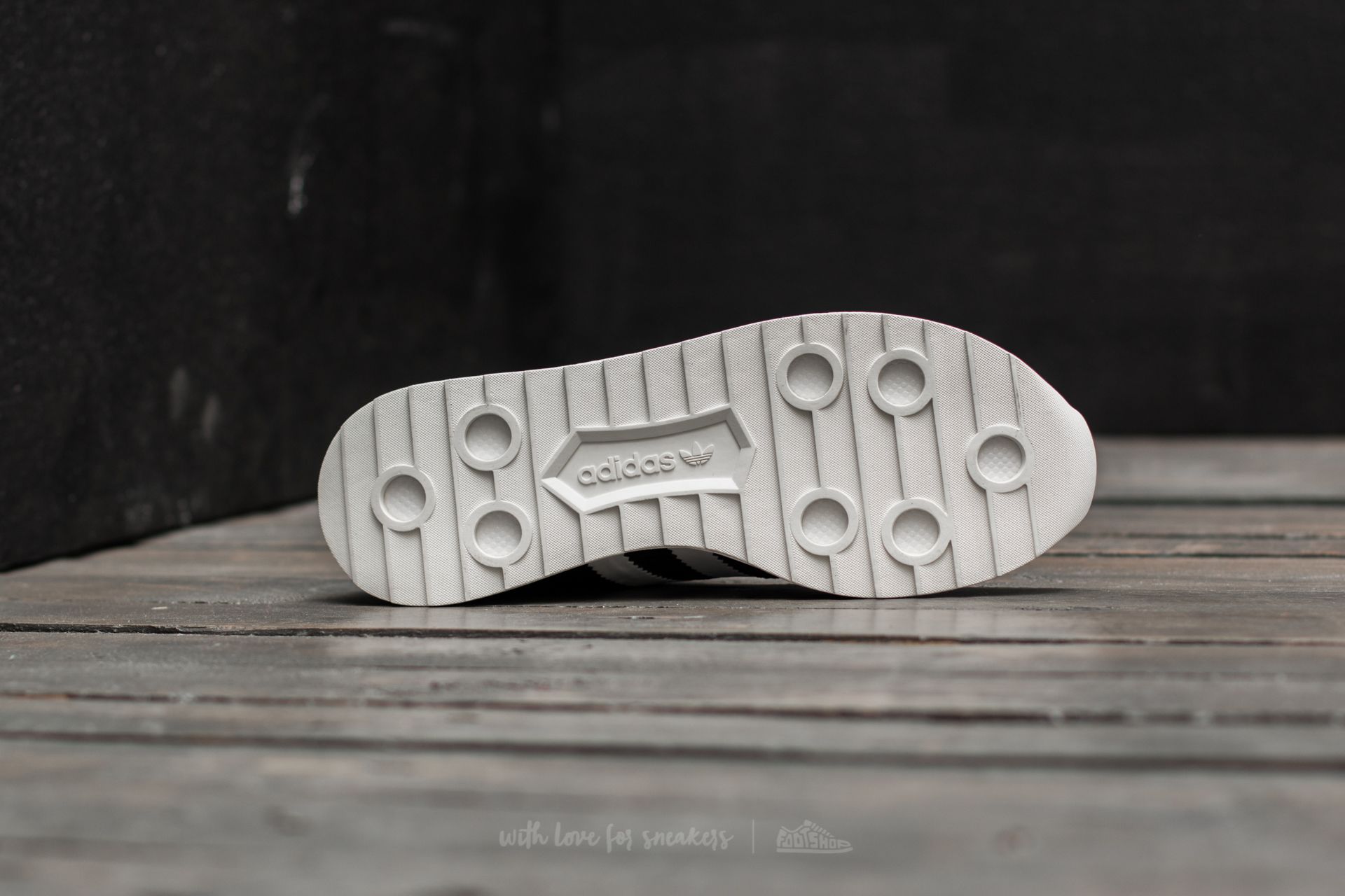 Moteriška avalynė adidas Flashback W Core Black/ Ftw White/ Core Black