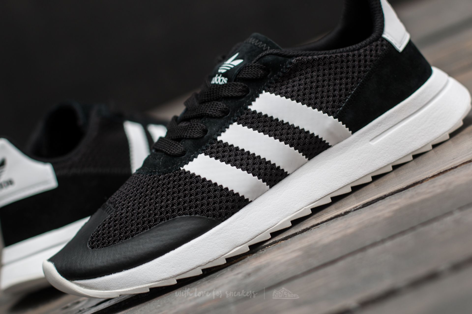 Adidas flashback white and black deals