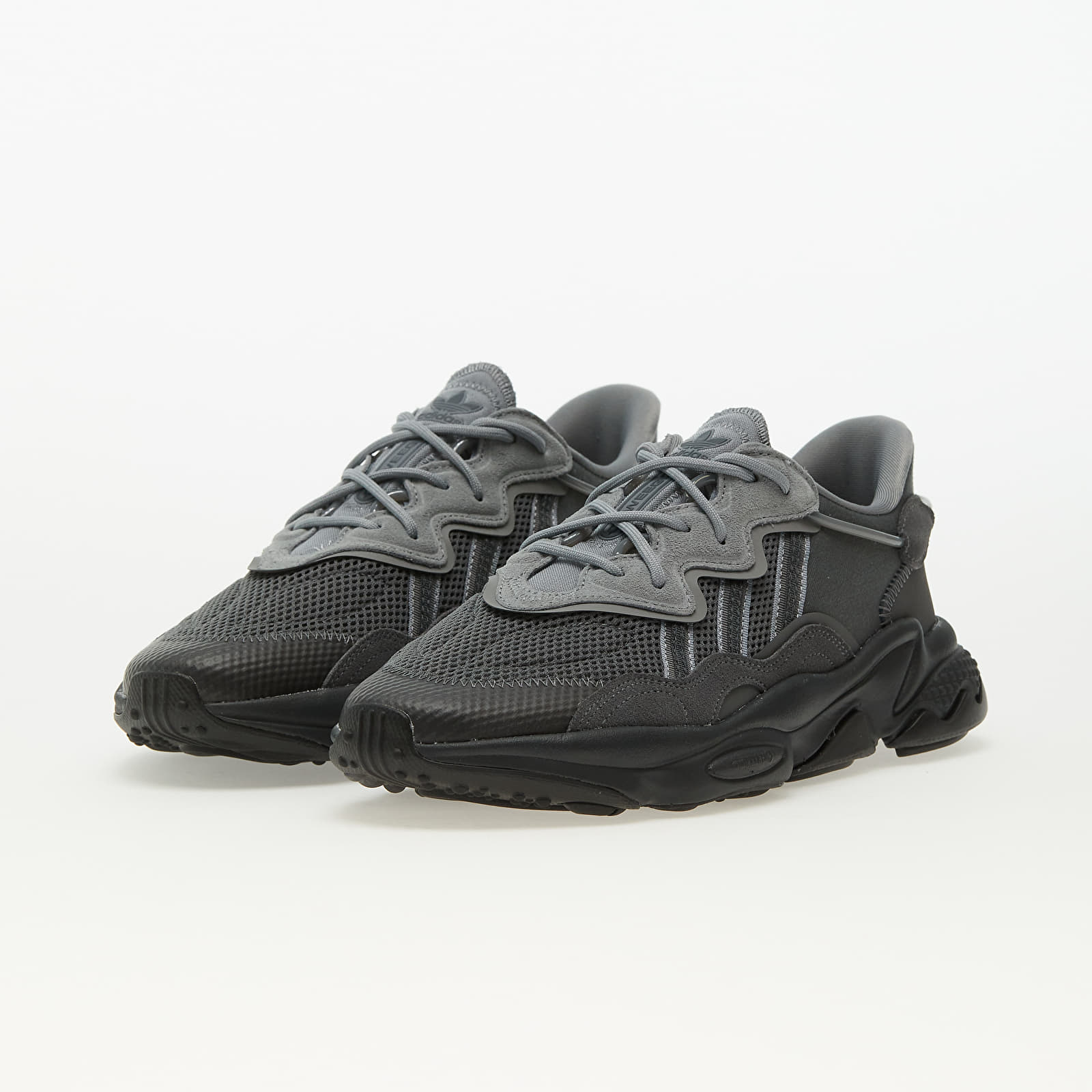 Adidas ozweego black size 5.5 hot sale