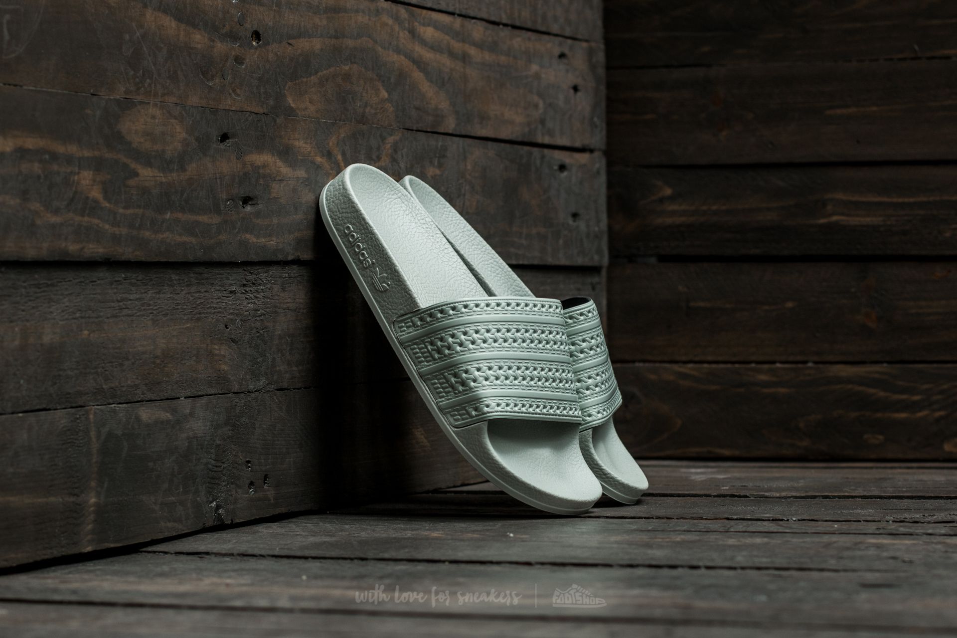 Adidas adilette hot sale linen green