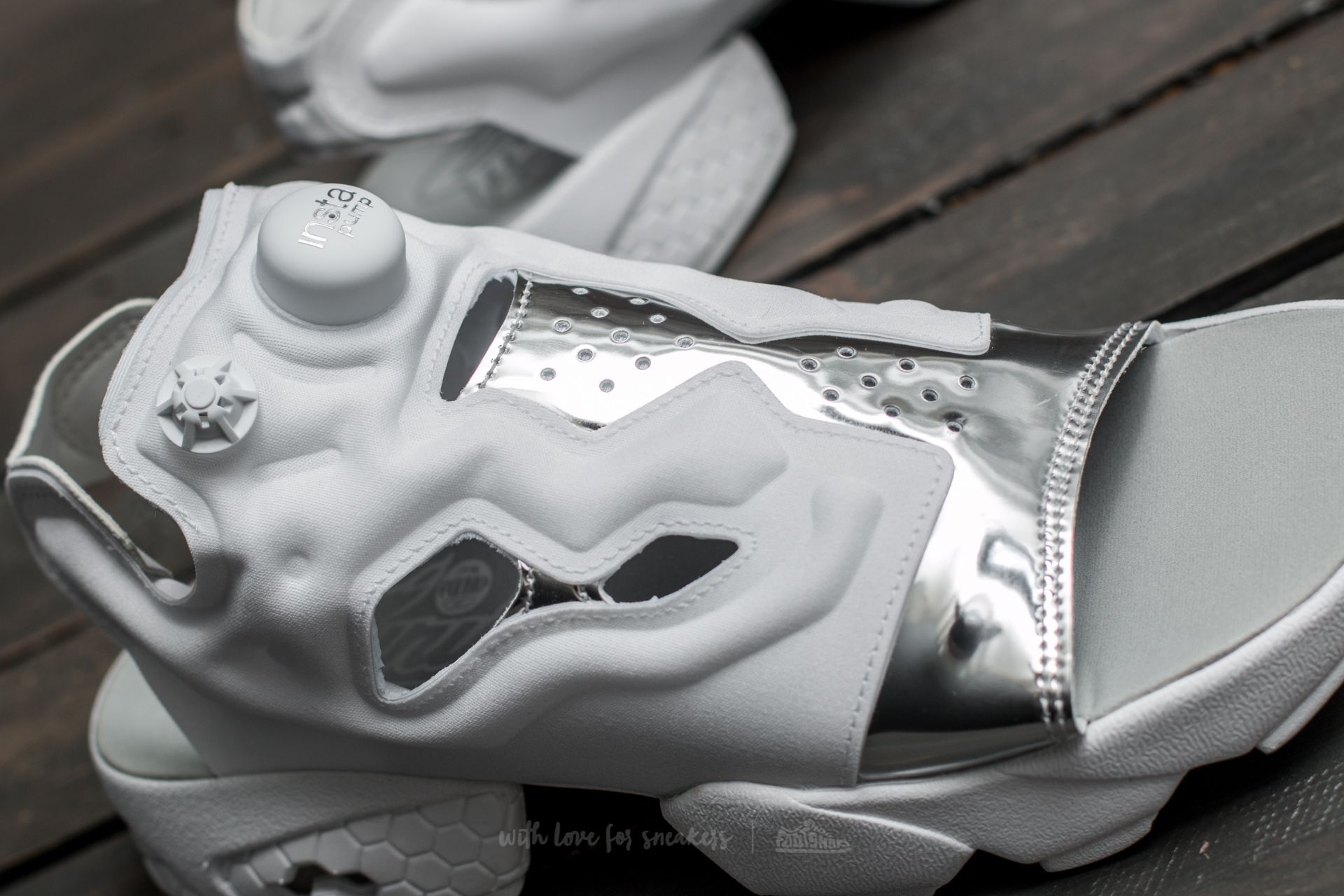 Reebok insta pump fury on sale sandal