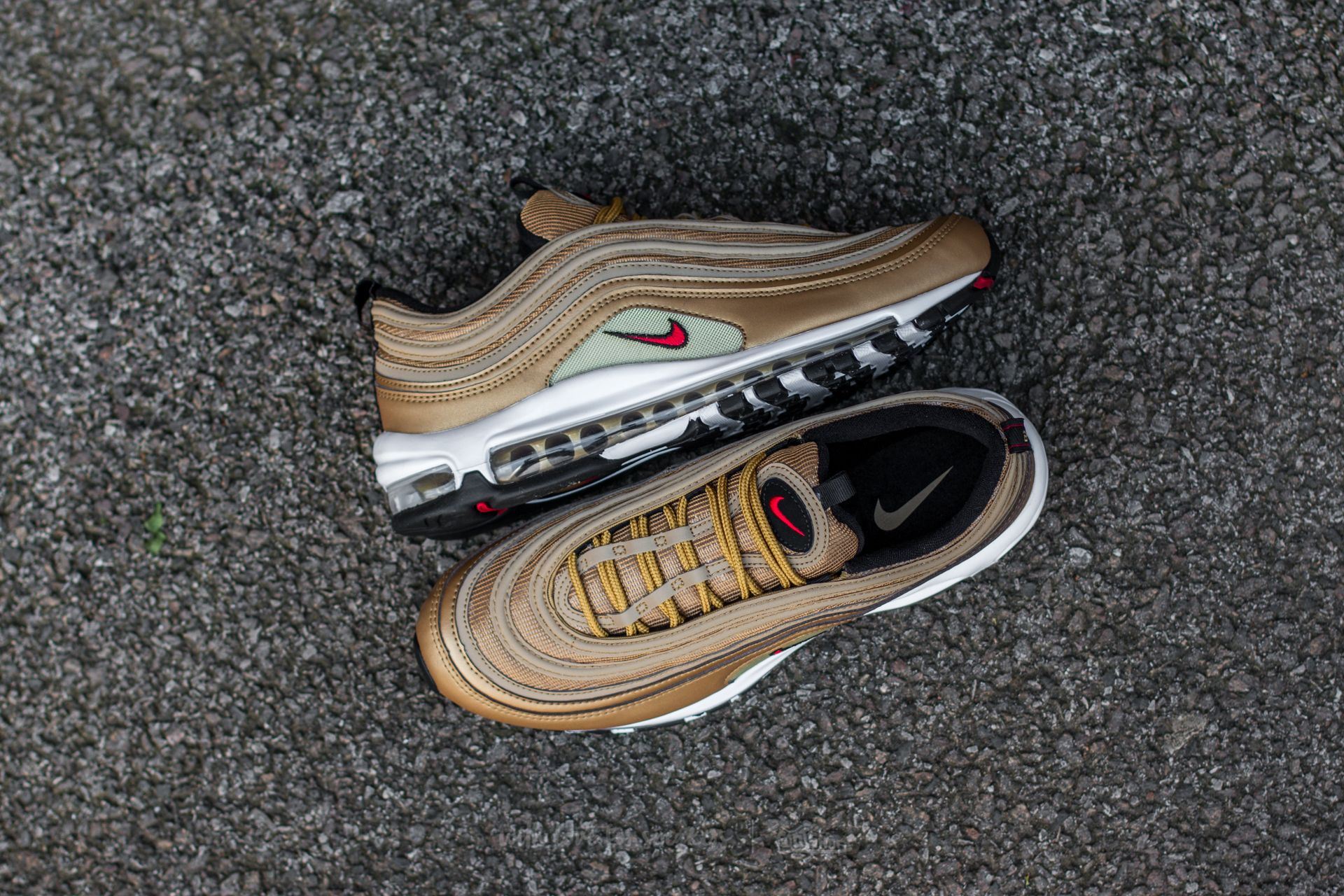 Nike air max 97 og qs on sale metallic gold e amp; varsity red