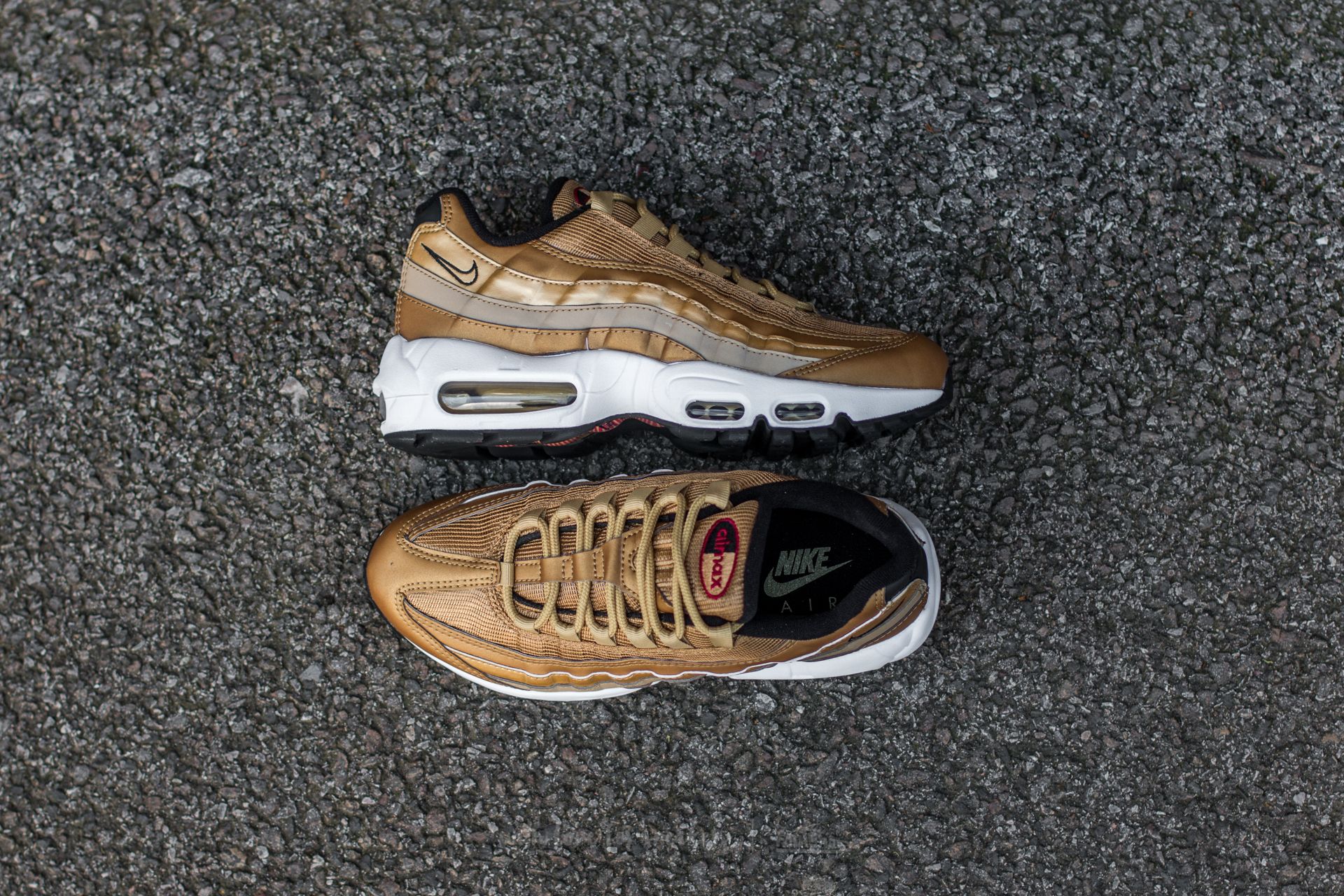 Moteriška avalynė Nike Wmns Air Max 95 QS Metallic Gold/ Varsity Red