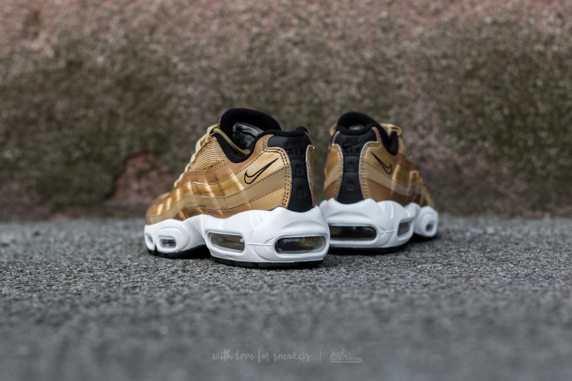 Moteriška avalynė Nike Wmns Air Max 95 QS Metallic Gold/ Varsity Red
