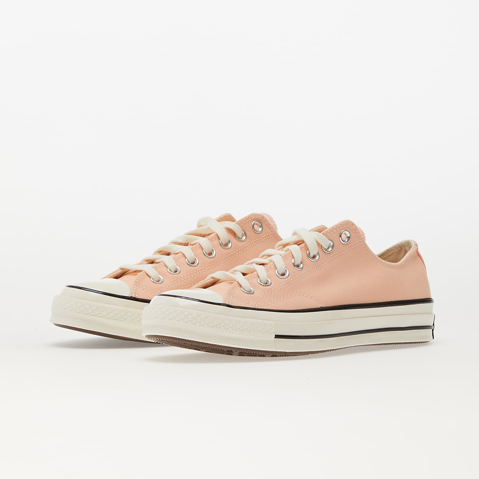 Coral sales chuck taylors