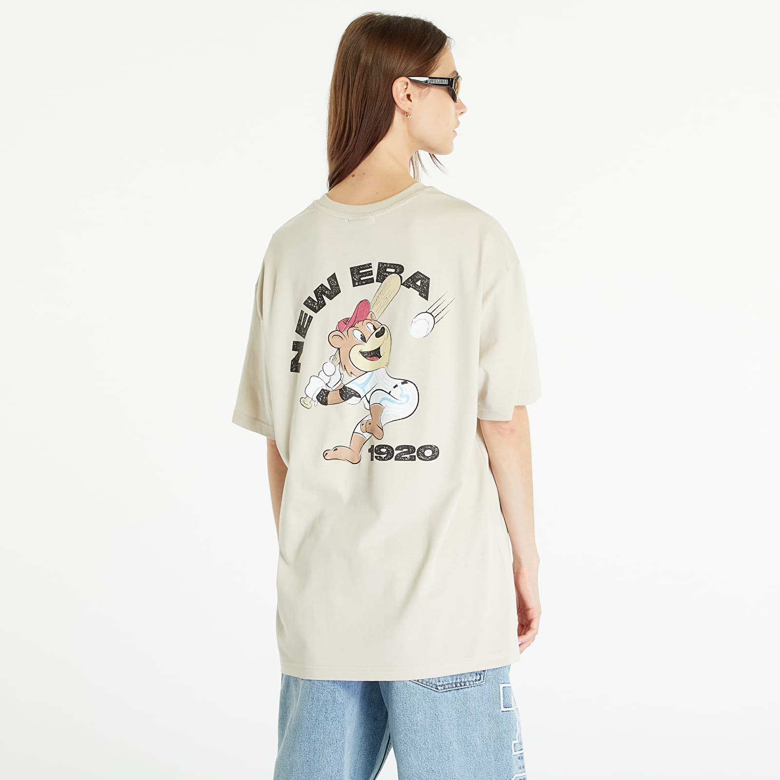 Tricouri  New Era Character Graphic Oversized Cream T-Shirt UNISEX Stone/ Black