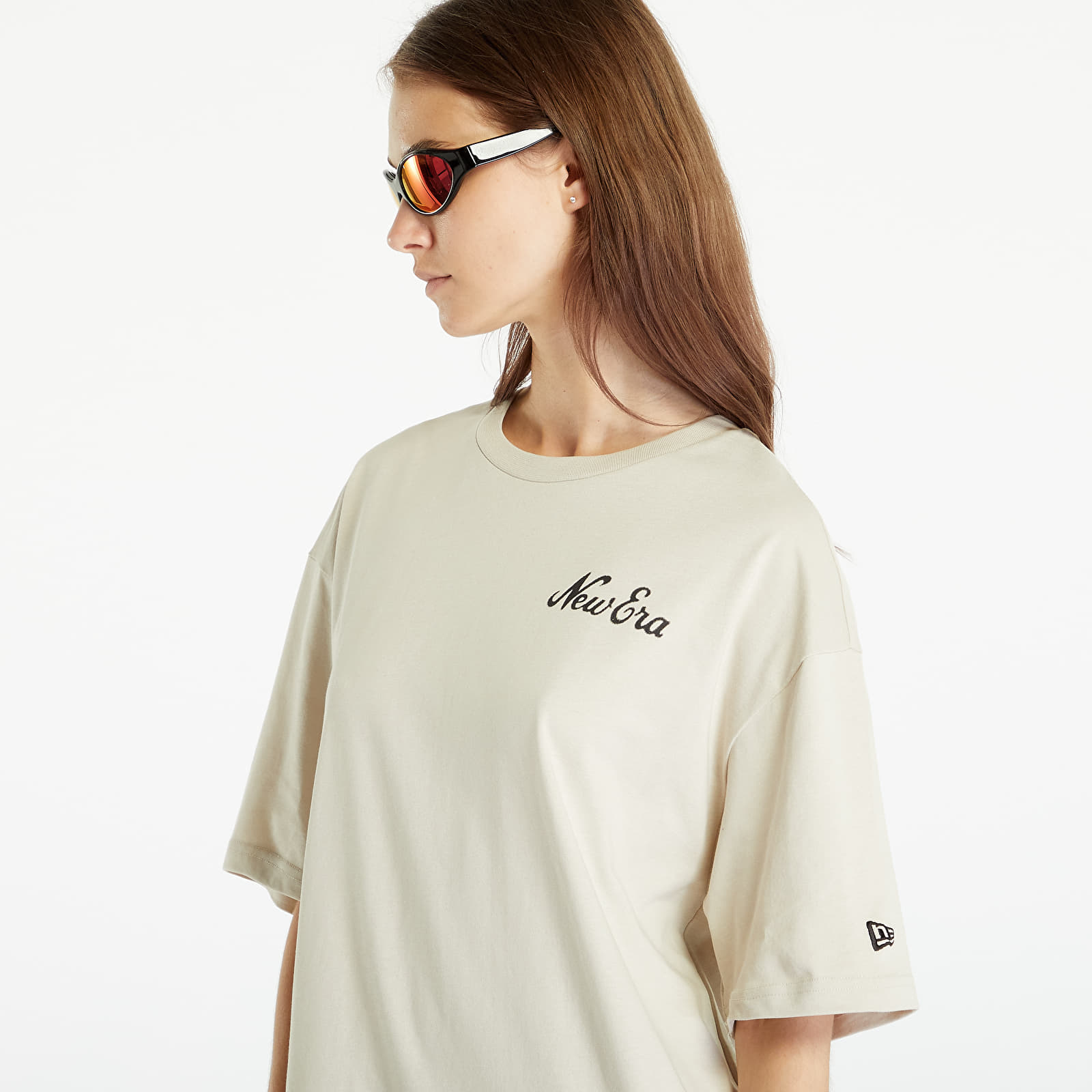 Tricouri  New Era Character Graphic Oversized Cream T-Shirt UNISEX Stone/ Black