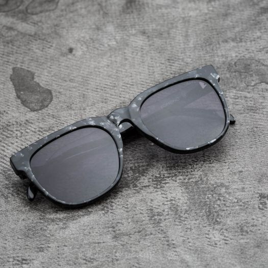 Designer sunglasses NEW KOMONO Black and Gray Riviera Paisley Komono Riley Sunglasses – Round Frame | Kambio Eyewear main image 3