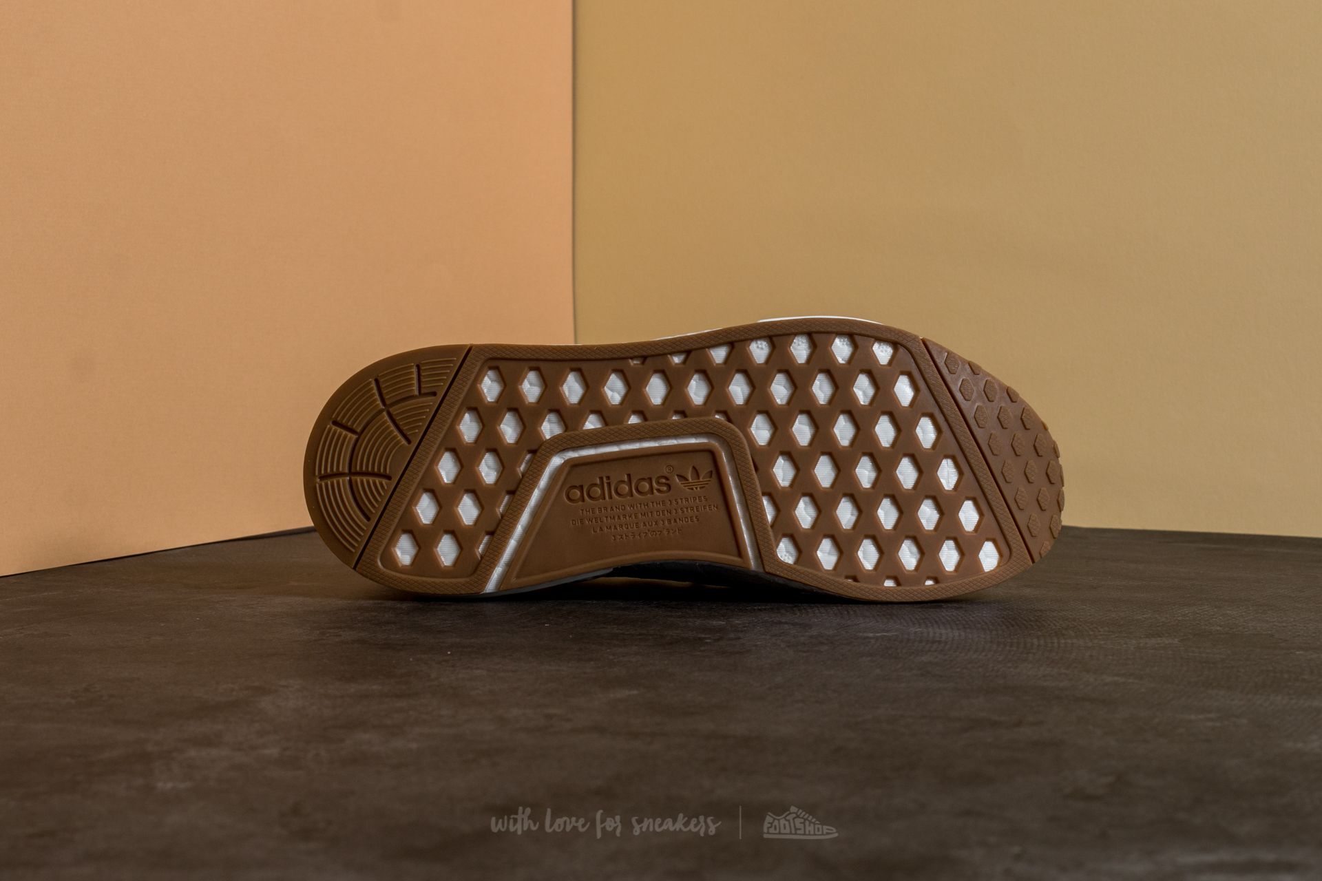 Zapatillas Hombre adidas NMD_R1 Primeknit Ftw White/ Gum
