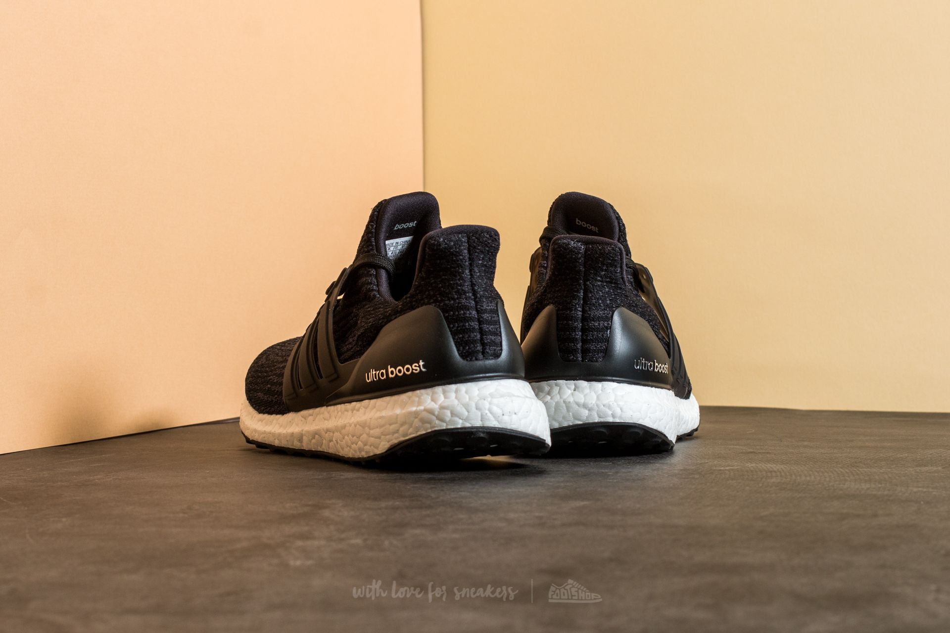 Herren Sneaker und Schuhe adidas UltraBoost Core Black/ Dark Grey
