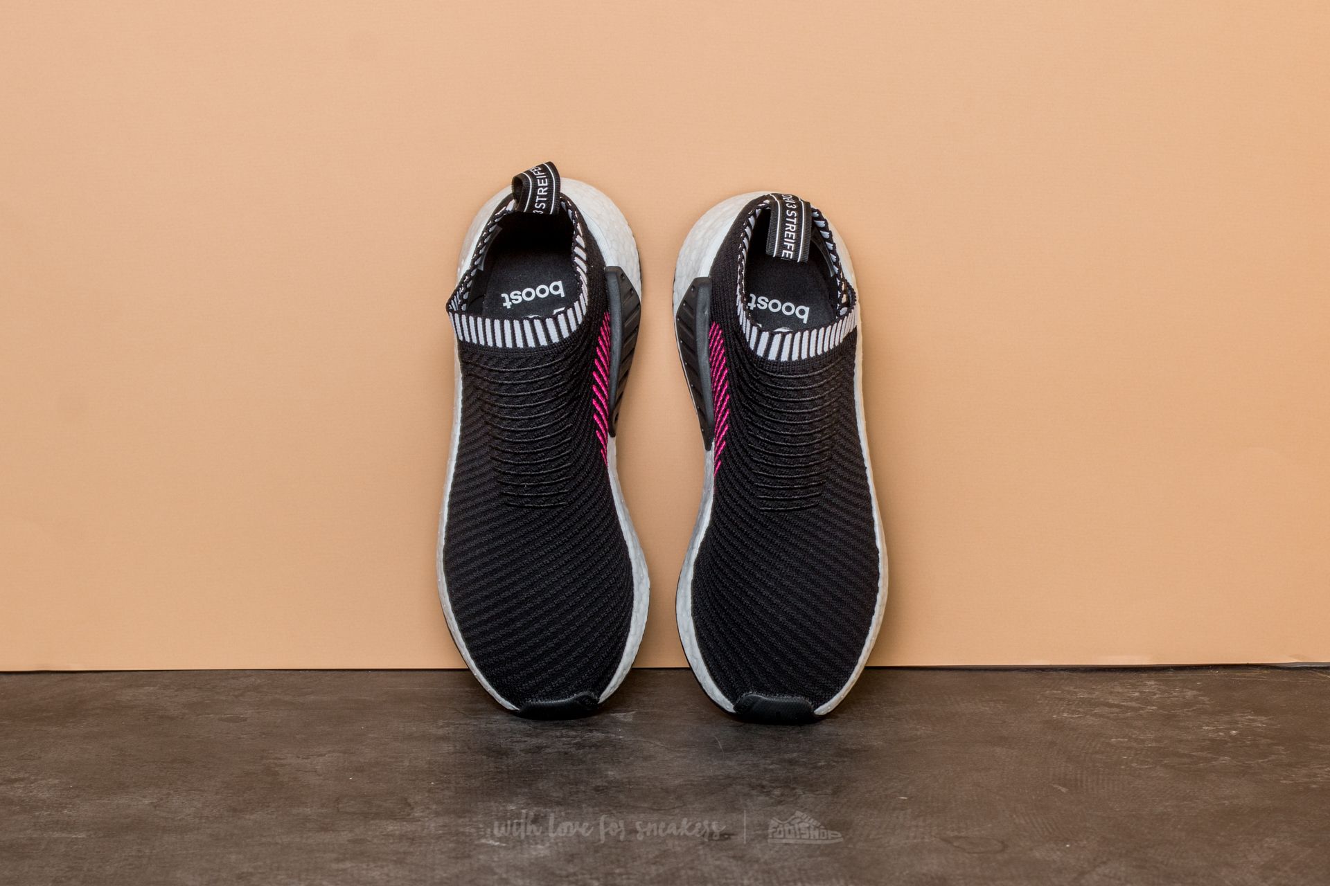 Adidas nmd deals cs2 pk black/pink