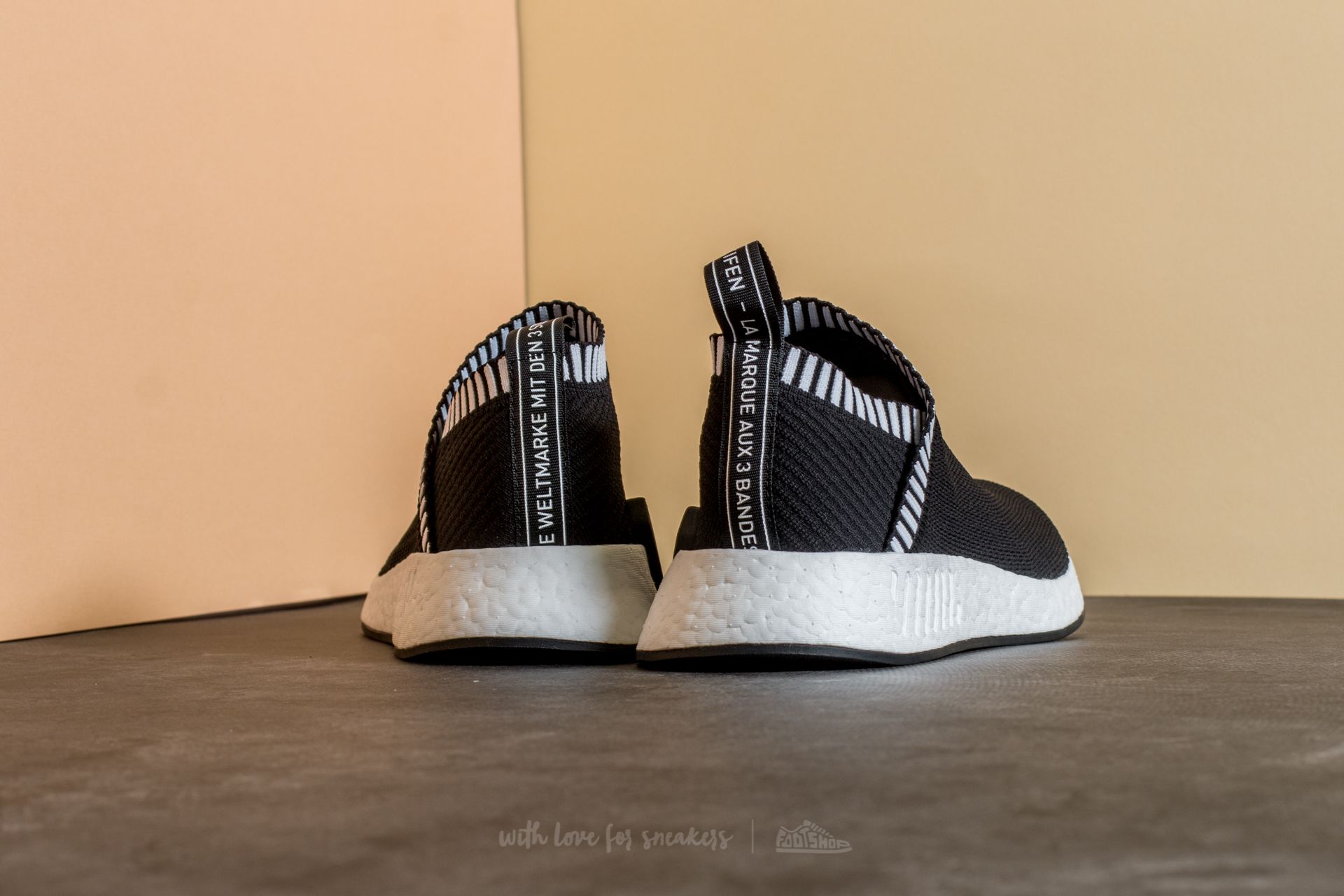 Încălțăminte și sneakerși pentru bărbați adidas NMD_CS2 Primeknit Core Black/ Core Black/ Shock Pink