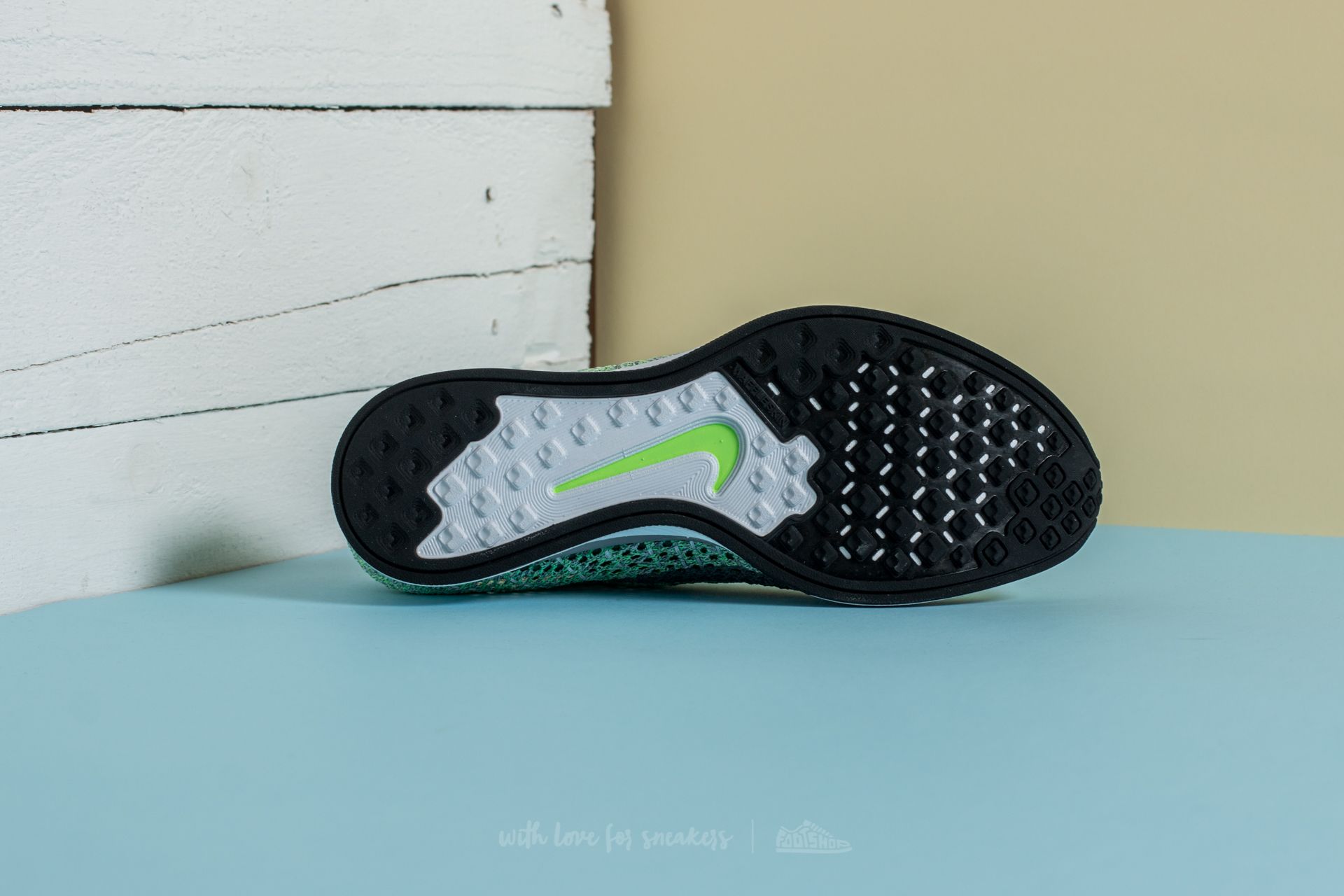Férfi cipők Nike Flyknit Racer White/ Cool Grey-Ghost Green