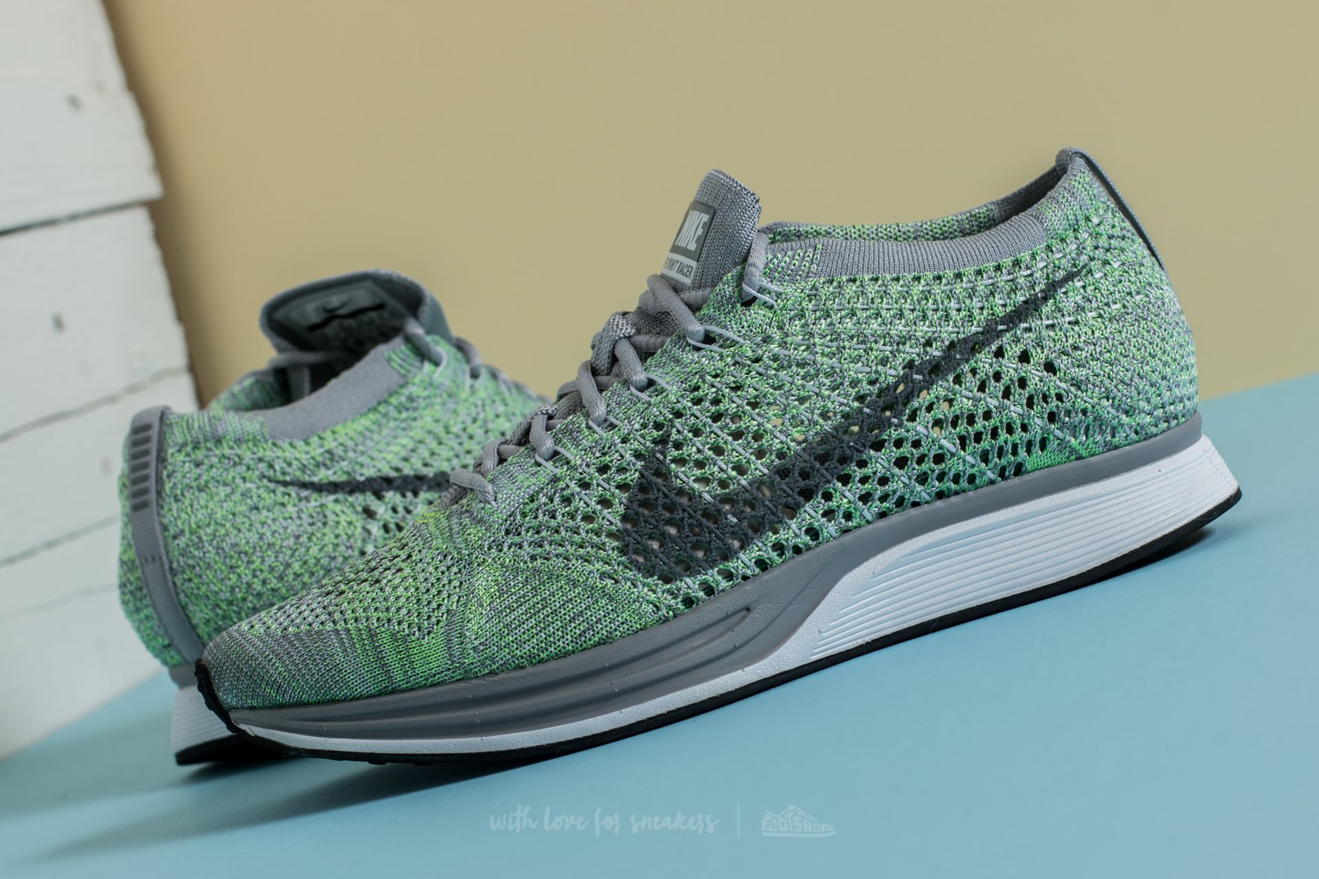 Férfi cipők Nike Flyknit Racer White/ Cool Grey-Ghost Green