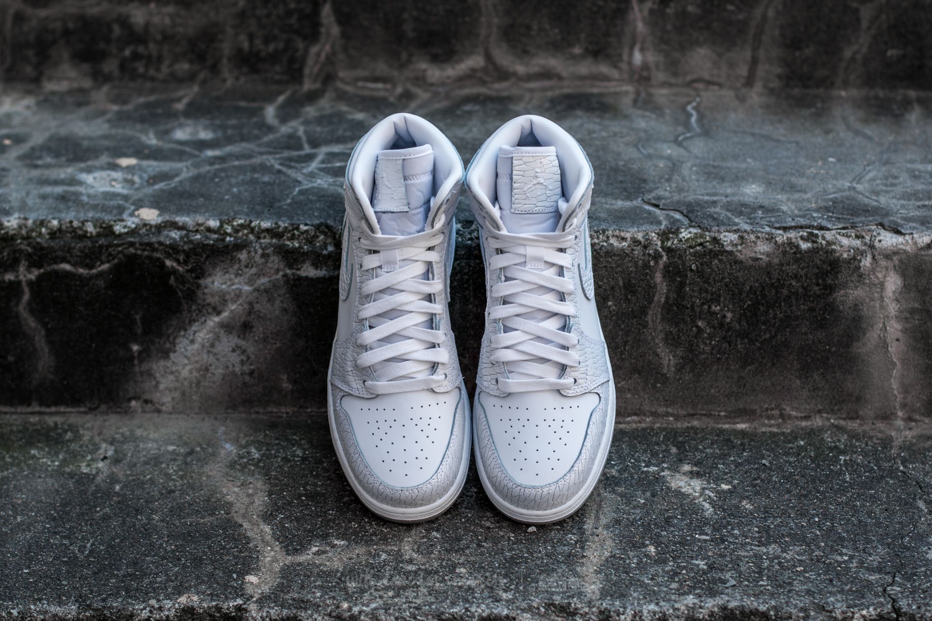 Buty damskie Air Jordan 1 Retro Hi Premium HC GG White/ White-Pure Platinum