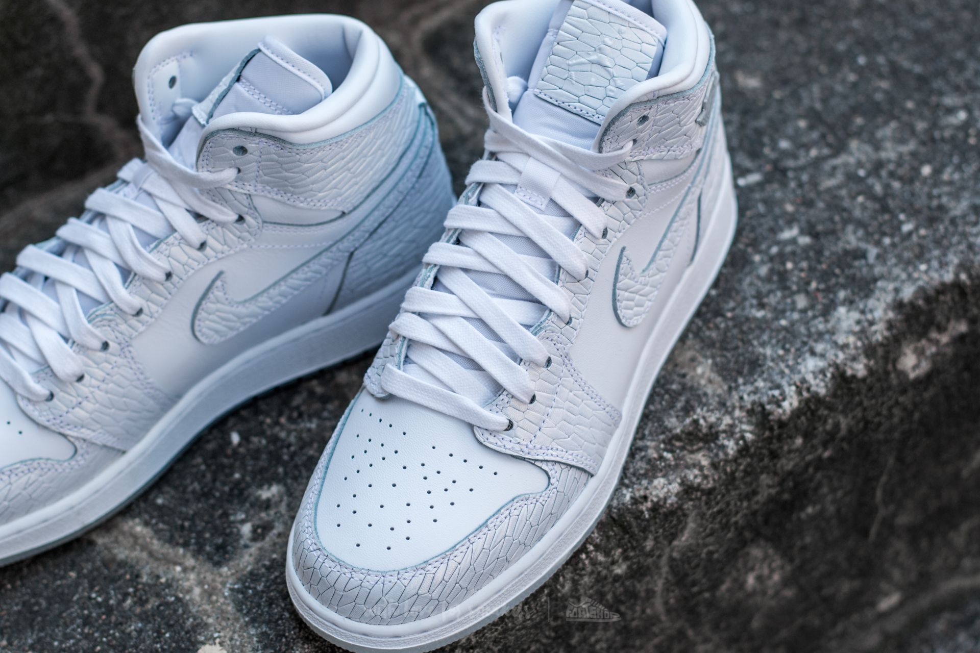 Buty damskie Air Jordan 1 Retro Hi Premium HC GG White/ White-Pure Platinum