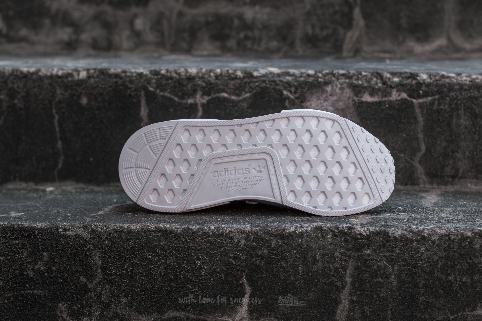 Herresko adidas NMD_R1 Primeknit Ftw White/ Core Black