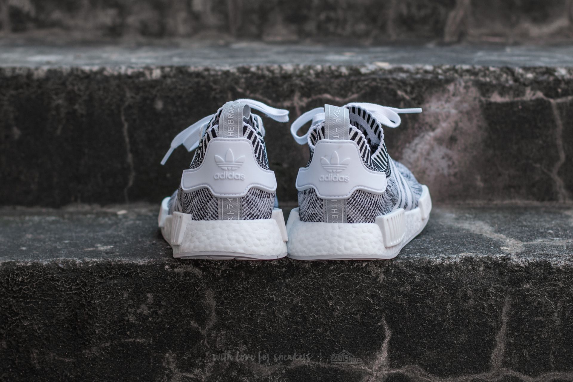 Herresko adidas NMD_R1 Primeknit Ftw White/ Core Black