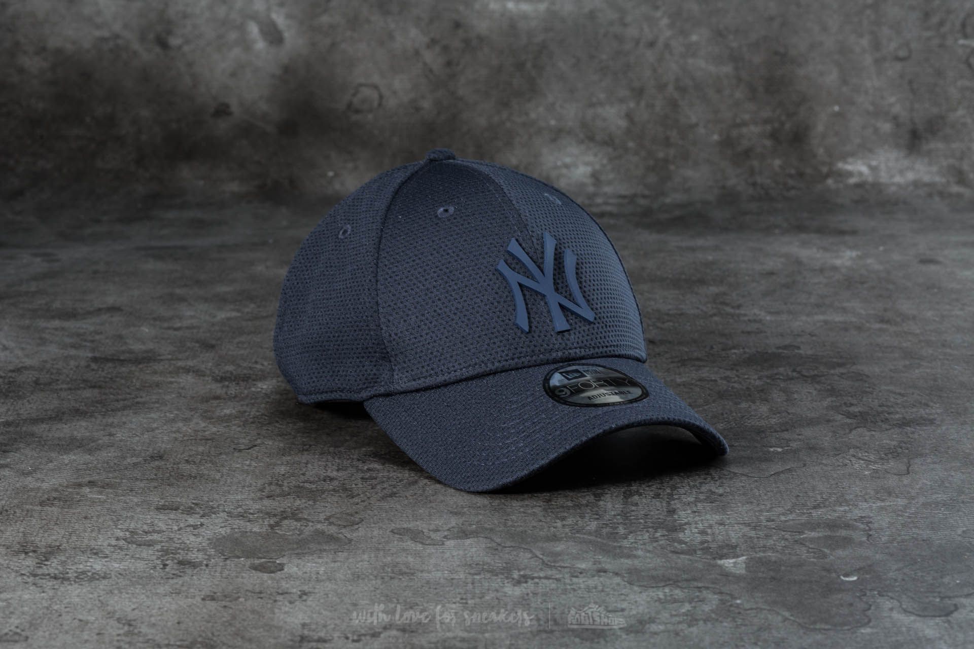 New era 9forty navy shop