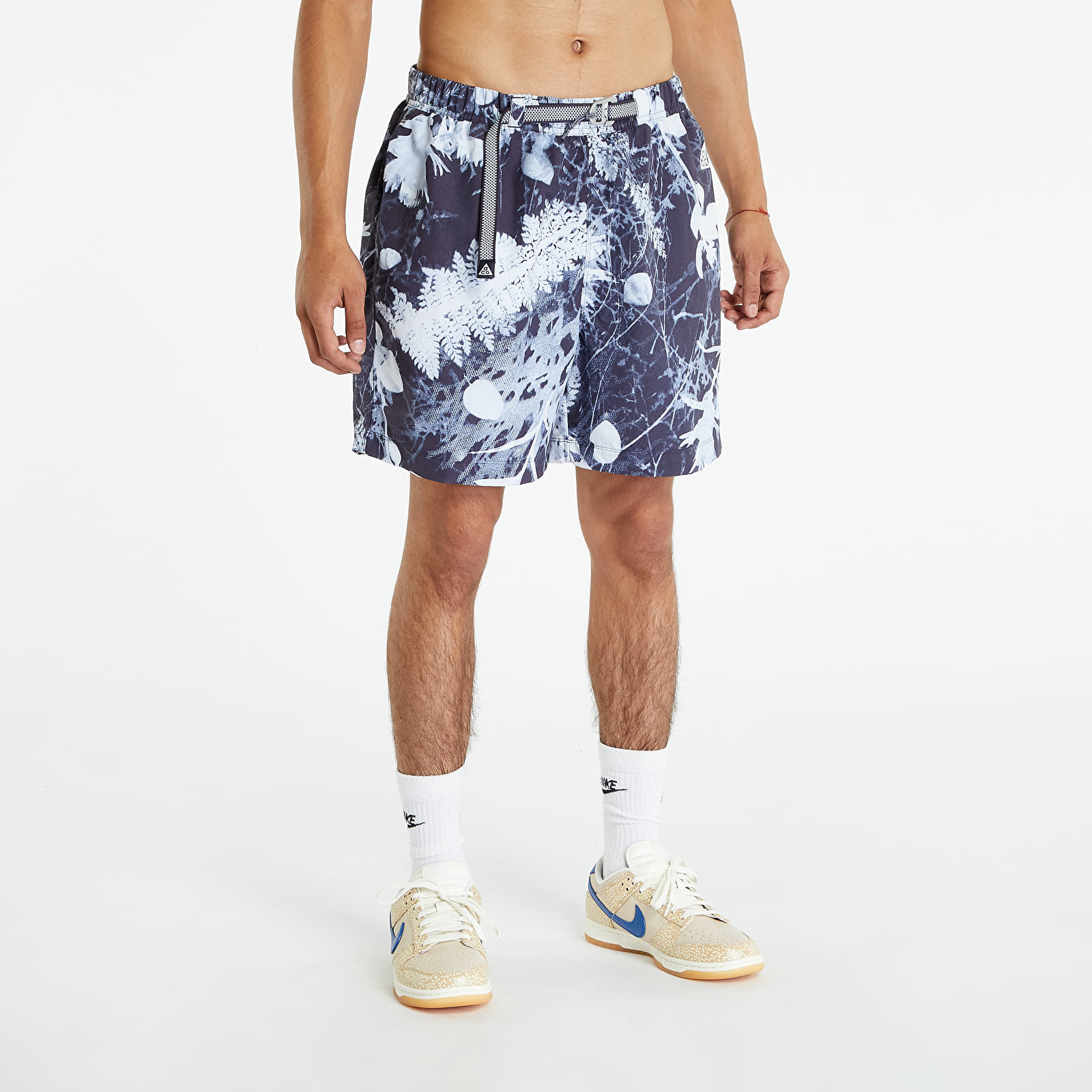 Pantaloni scurți Nike ACG Men's Allover Print Trail Shorts Gridiron/ Cobalt Bliss/ Summit White