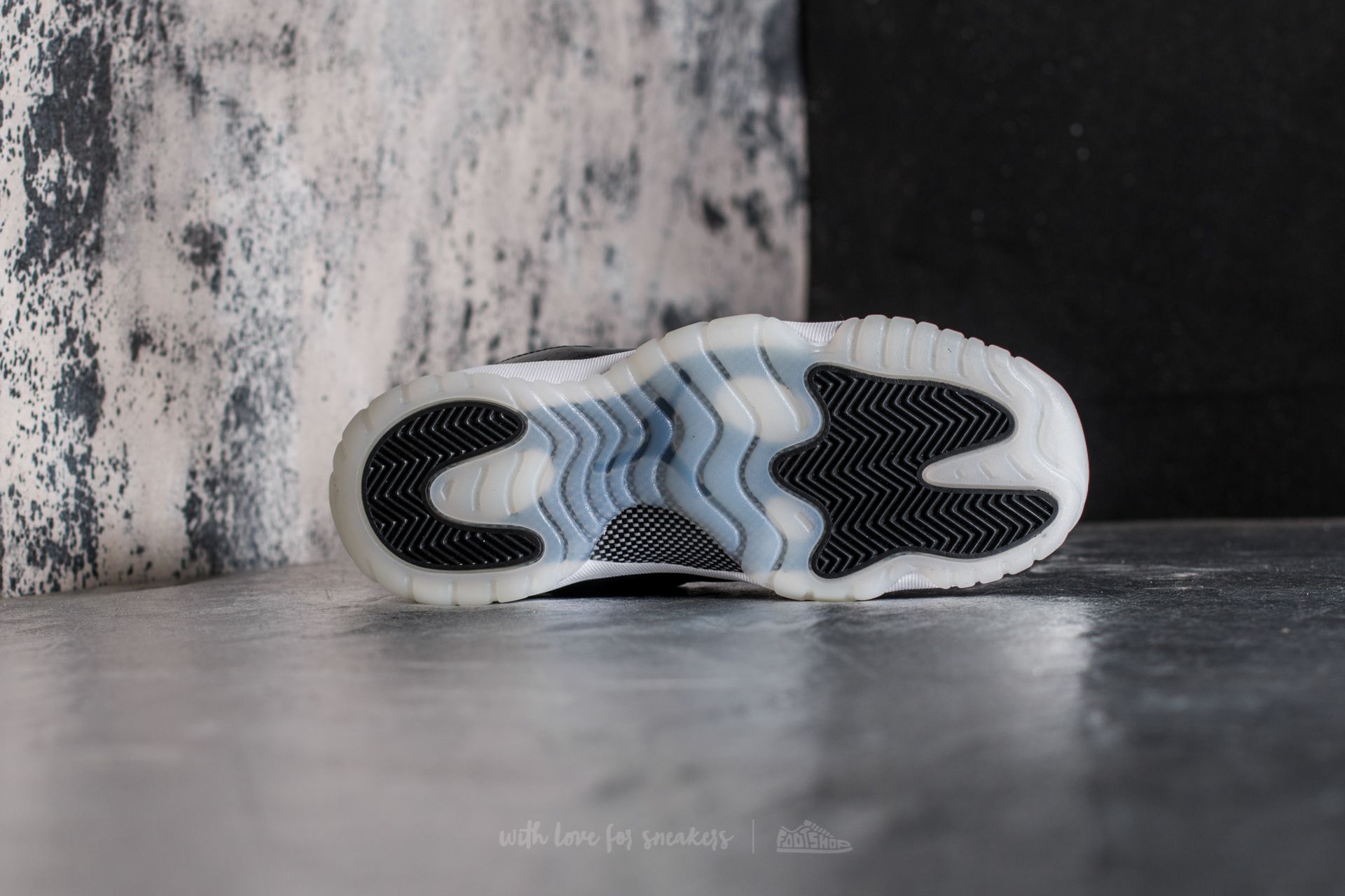 Ženski čevlji Air Jordan 11 Retro Low BG Black/ White-Metallic Silver